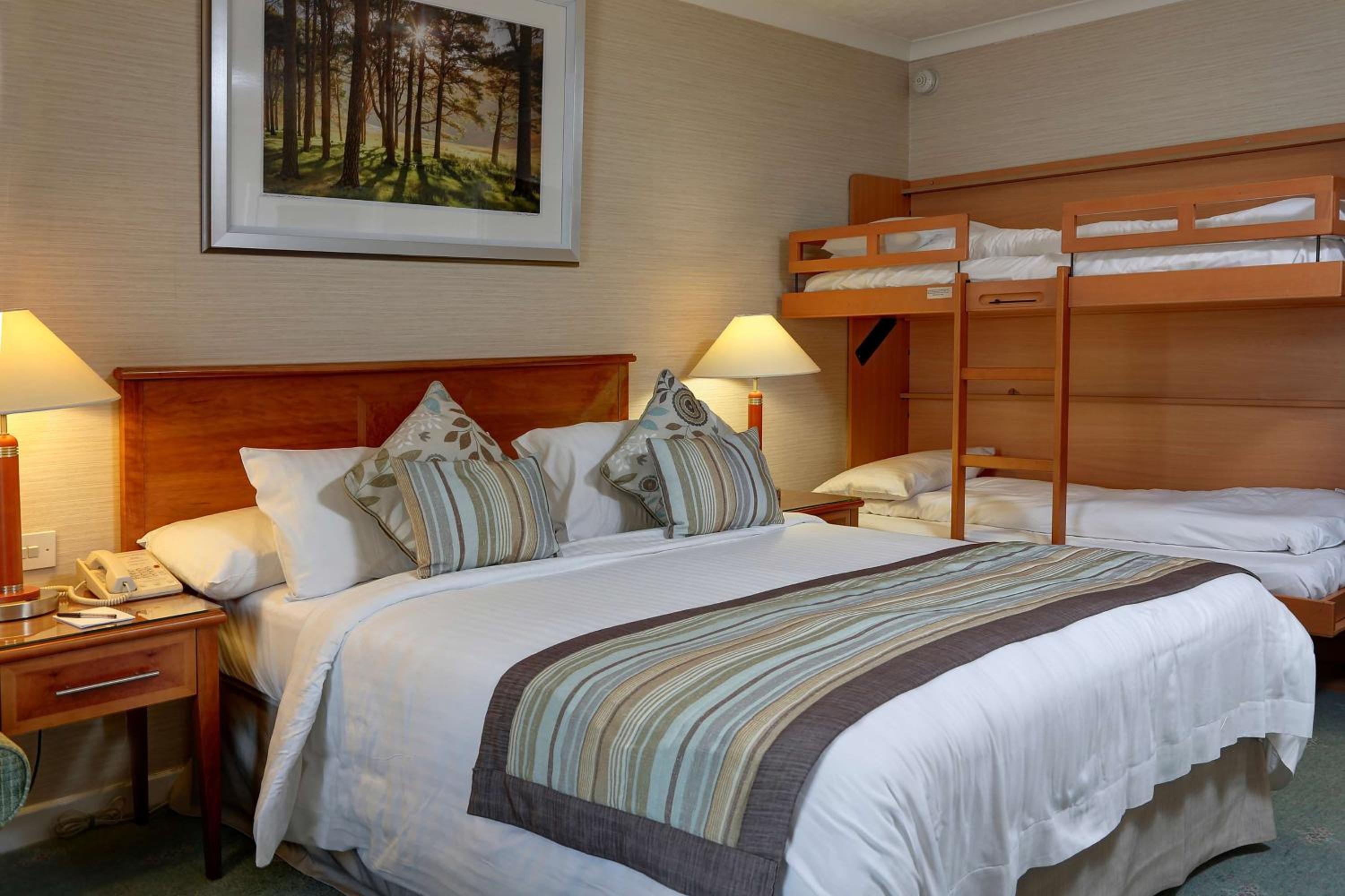Family Room (2 adults + 2 children under 12yrs)