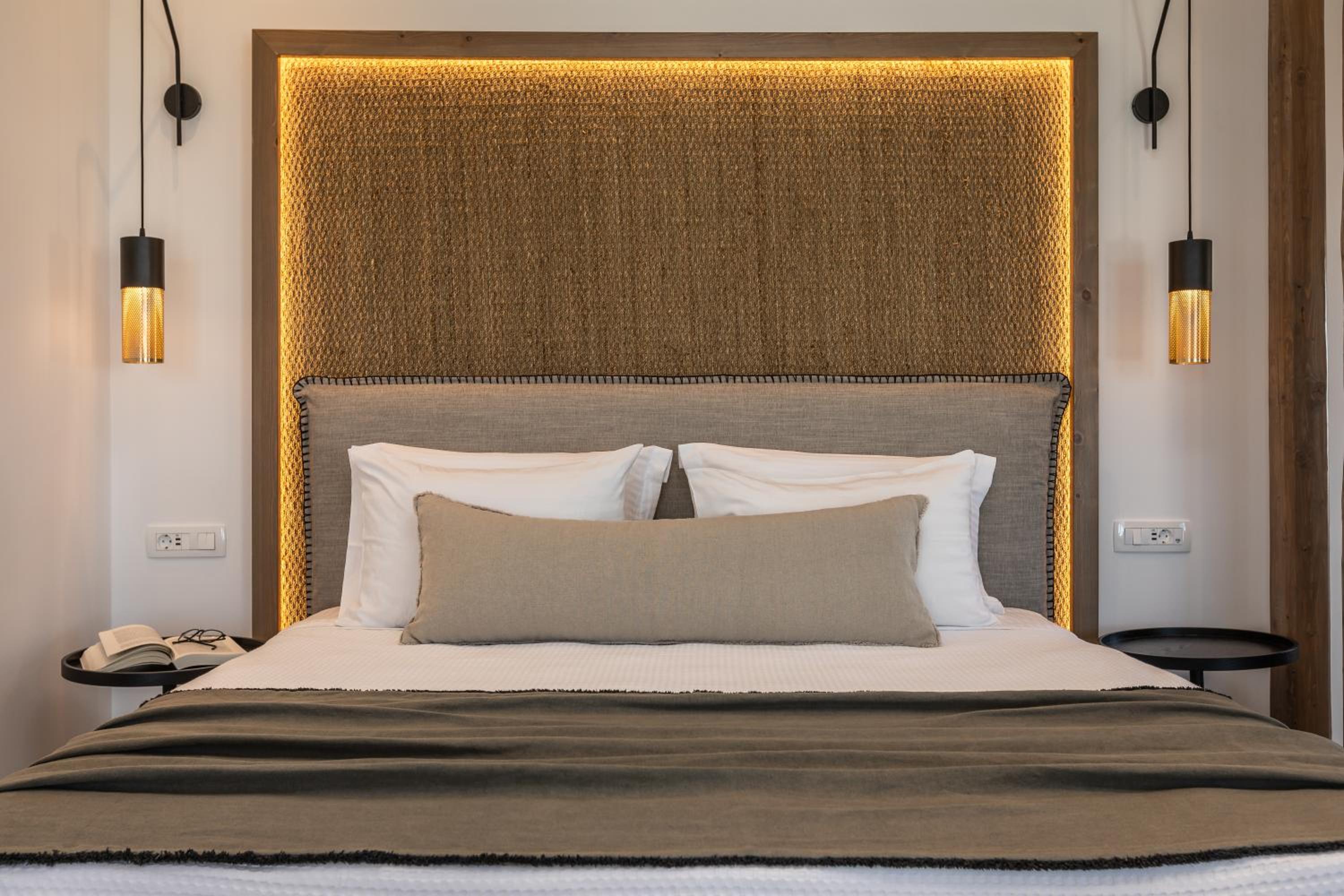 Honeymoon Suite with Private Pool & Jetted Tub