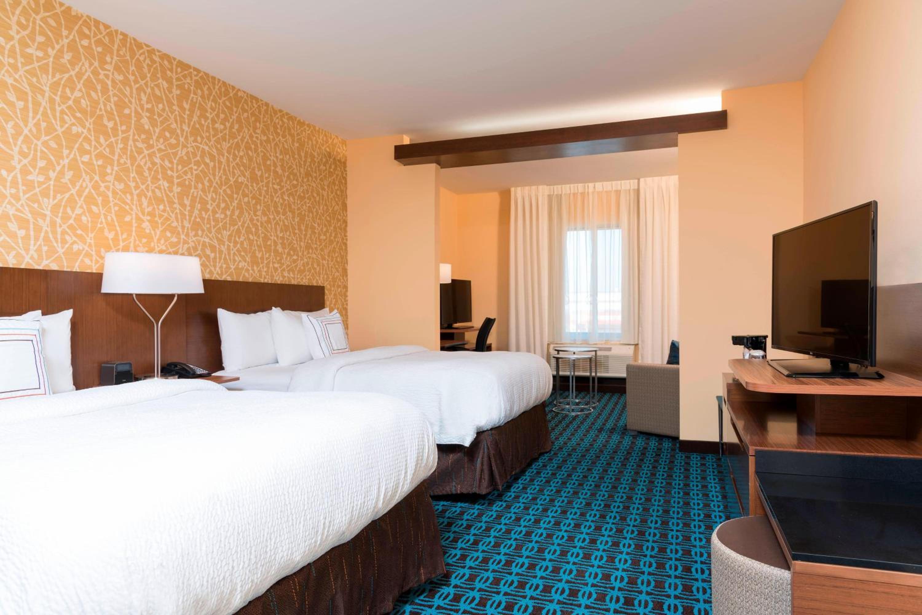 Larger Studio, 2 Queen, Sofa bed