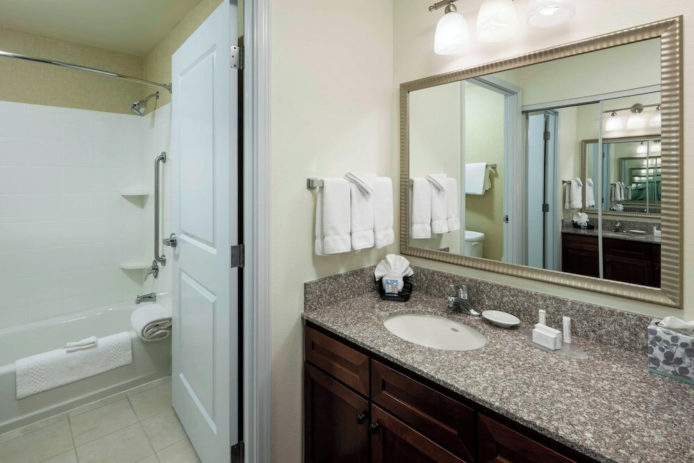 Room, 2 Bedrooms (Mobility/Hearing Access, Roll-in Shwr)