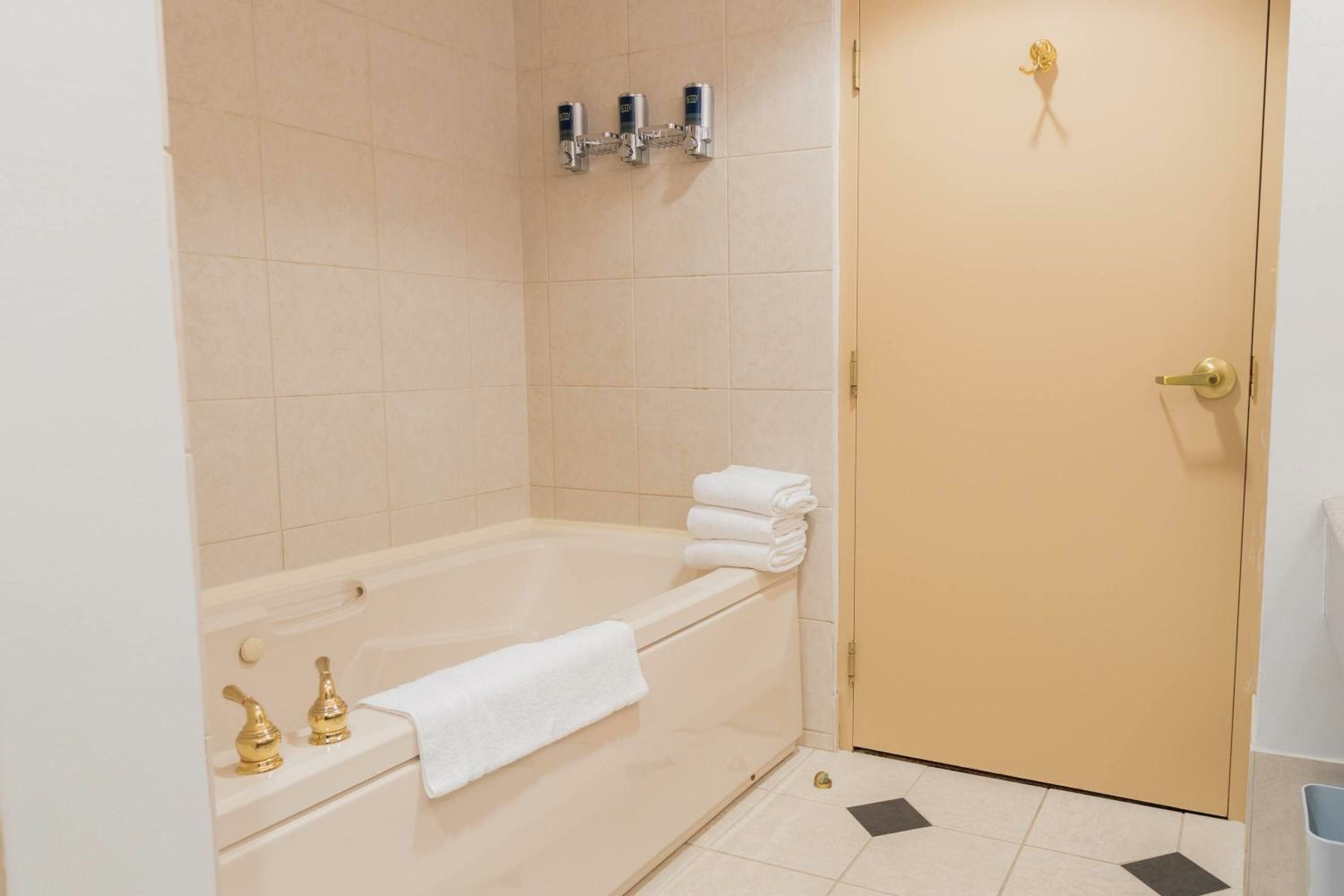 Executive King Suite - Non-Smoking