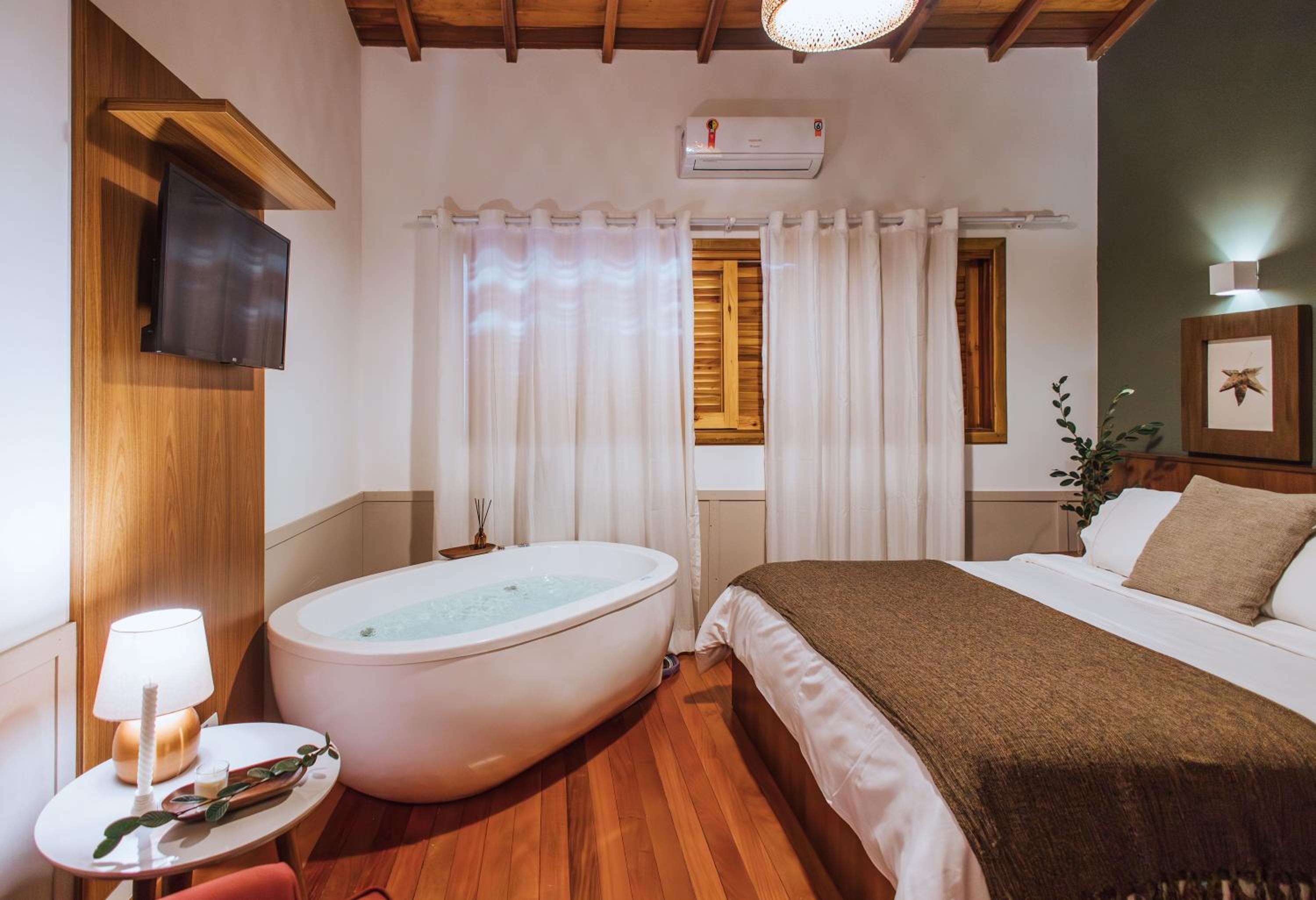 Deluxe Suite with Spa Bath