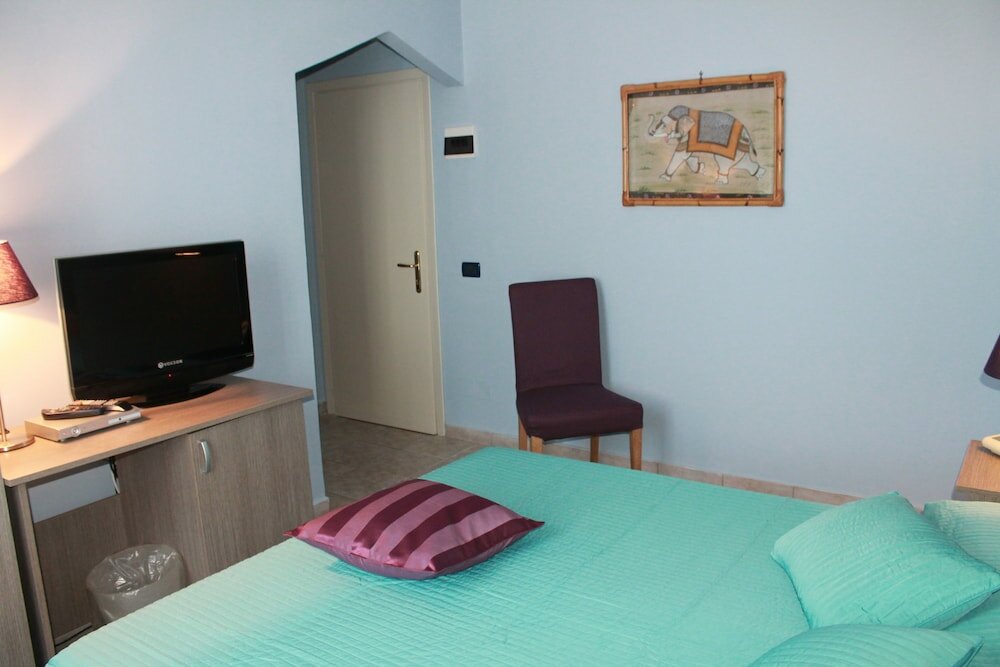 Family Room, Connecting Rooms
