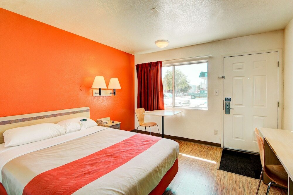 Deluxe Room, 1 Queen Bed, Accessible, Non Smoking
