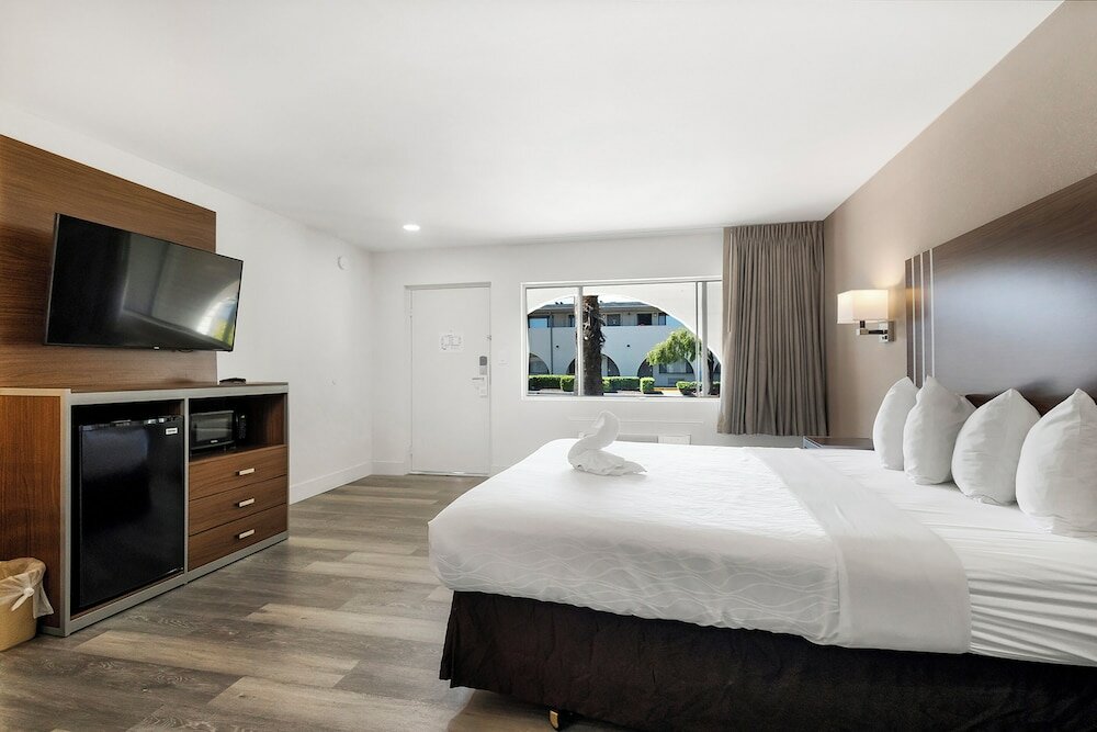 Standard Room, 1 King Bed, Non Smoking