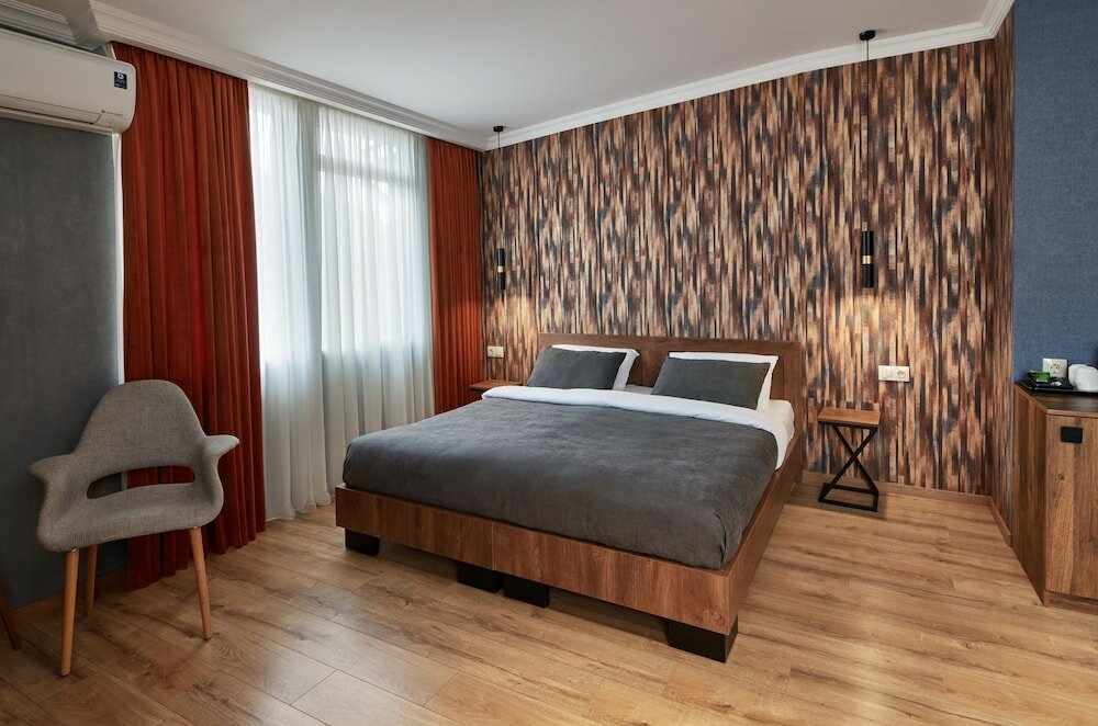 Suite with Mountain View