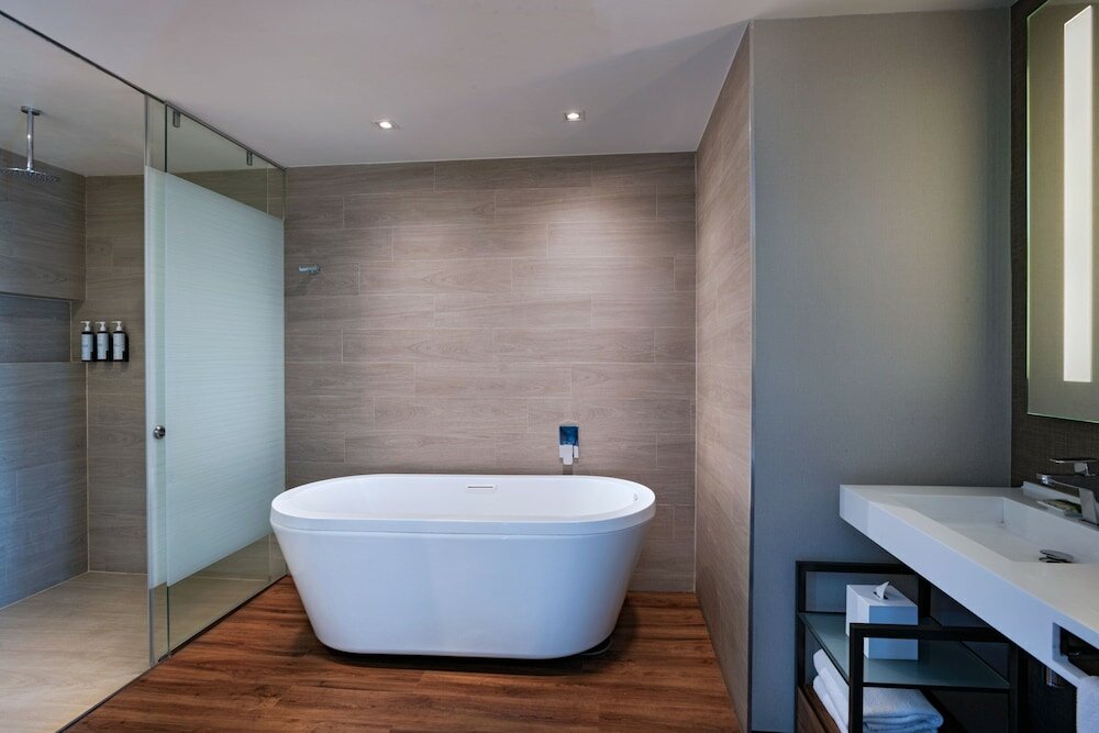 Junior Suite, 1 Bedroom, Bathtub