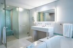 Sea Facing Table Mountain Junior Suite With Balcony в Blaauwberg Beach Hotel