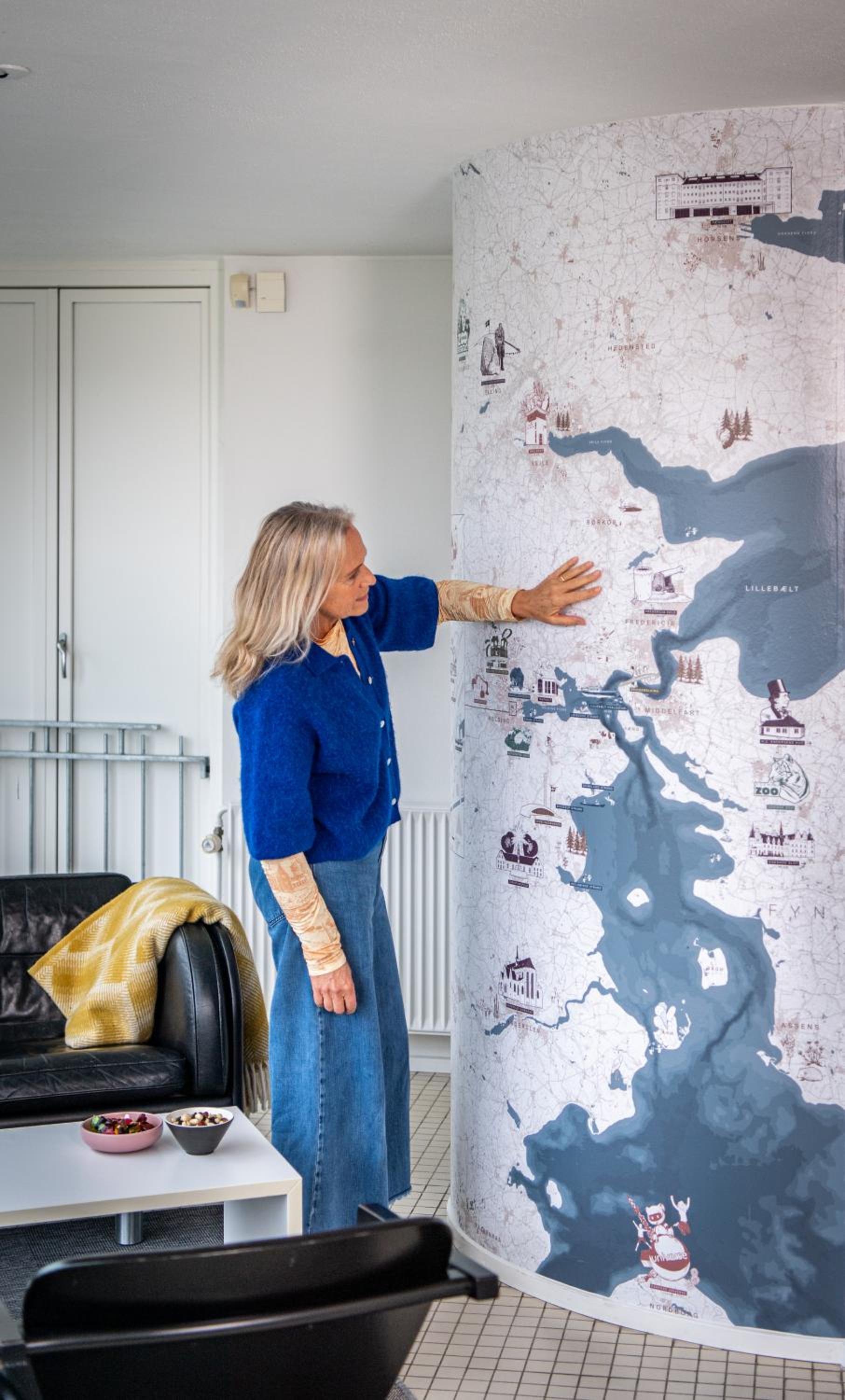 One-Bedroom Apartment with Partial Lake View