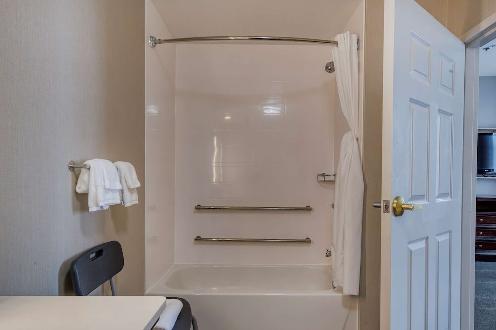 Suite, 1 King Bed, Non Smoking, Fireplace (Accessible Tub)