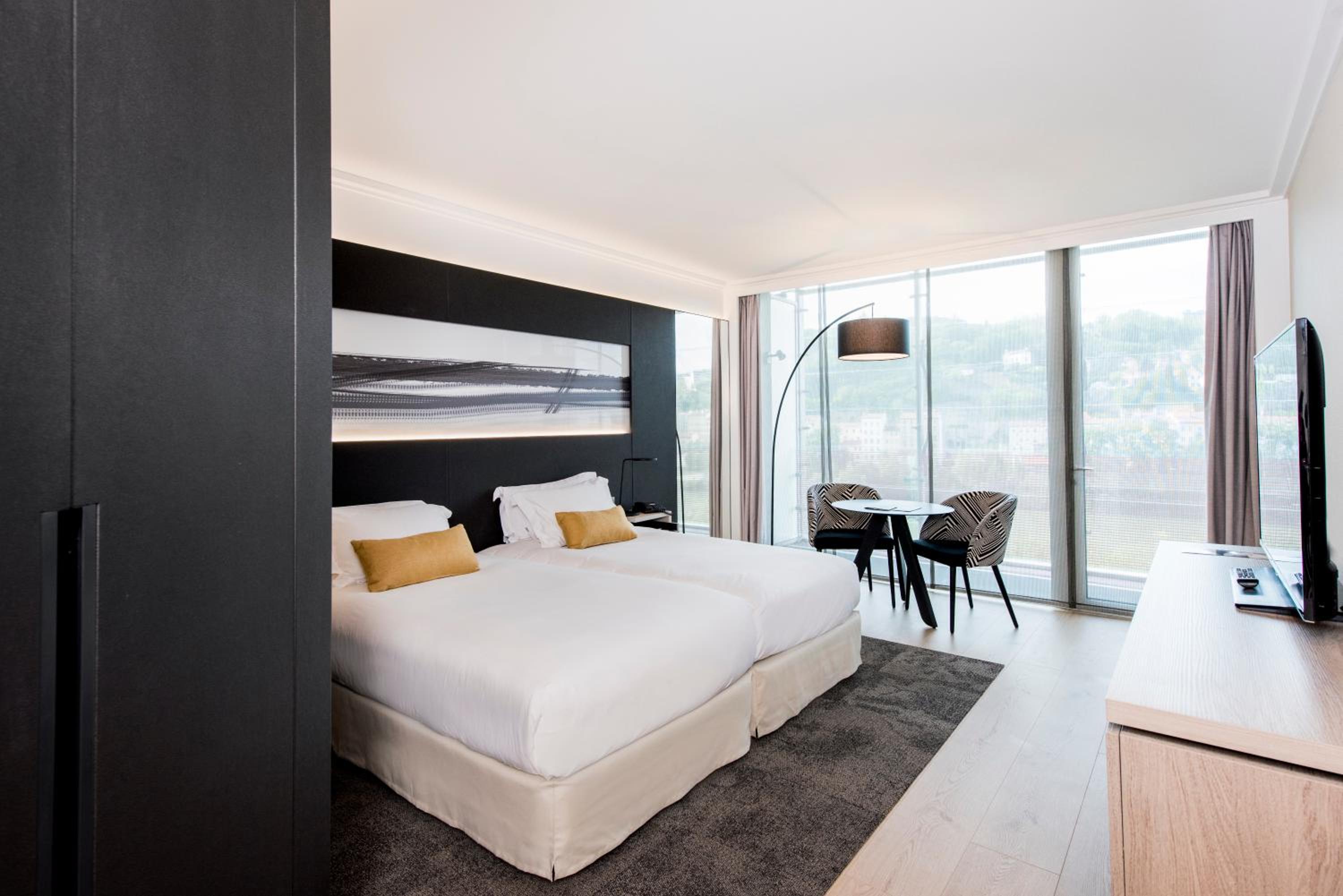 Deluxe King or Twin Room