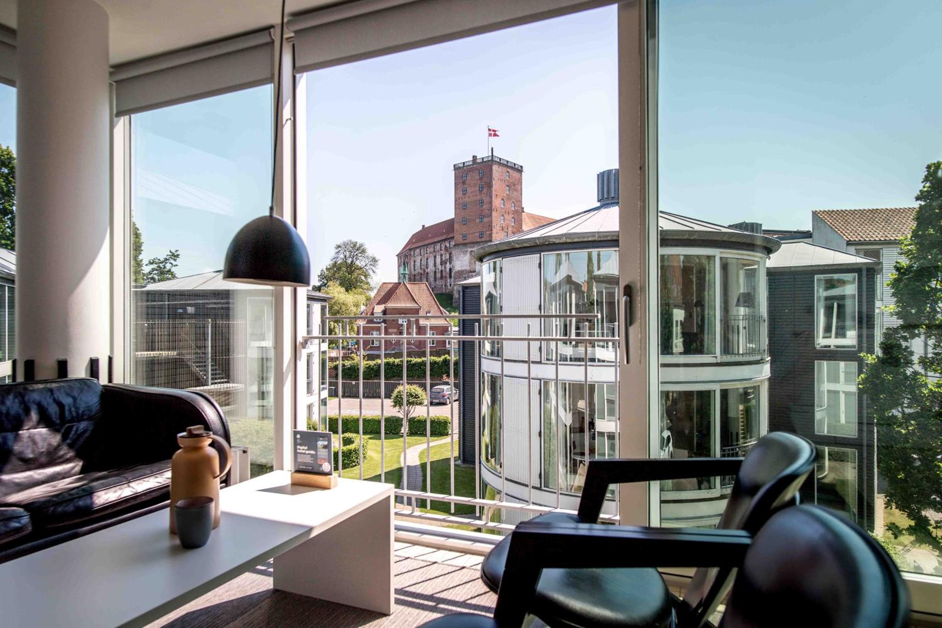 Three-Bedroom Apartment with Courtyard View