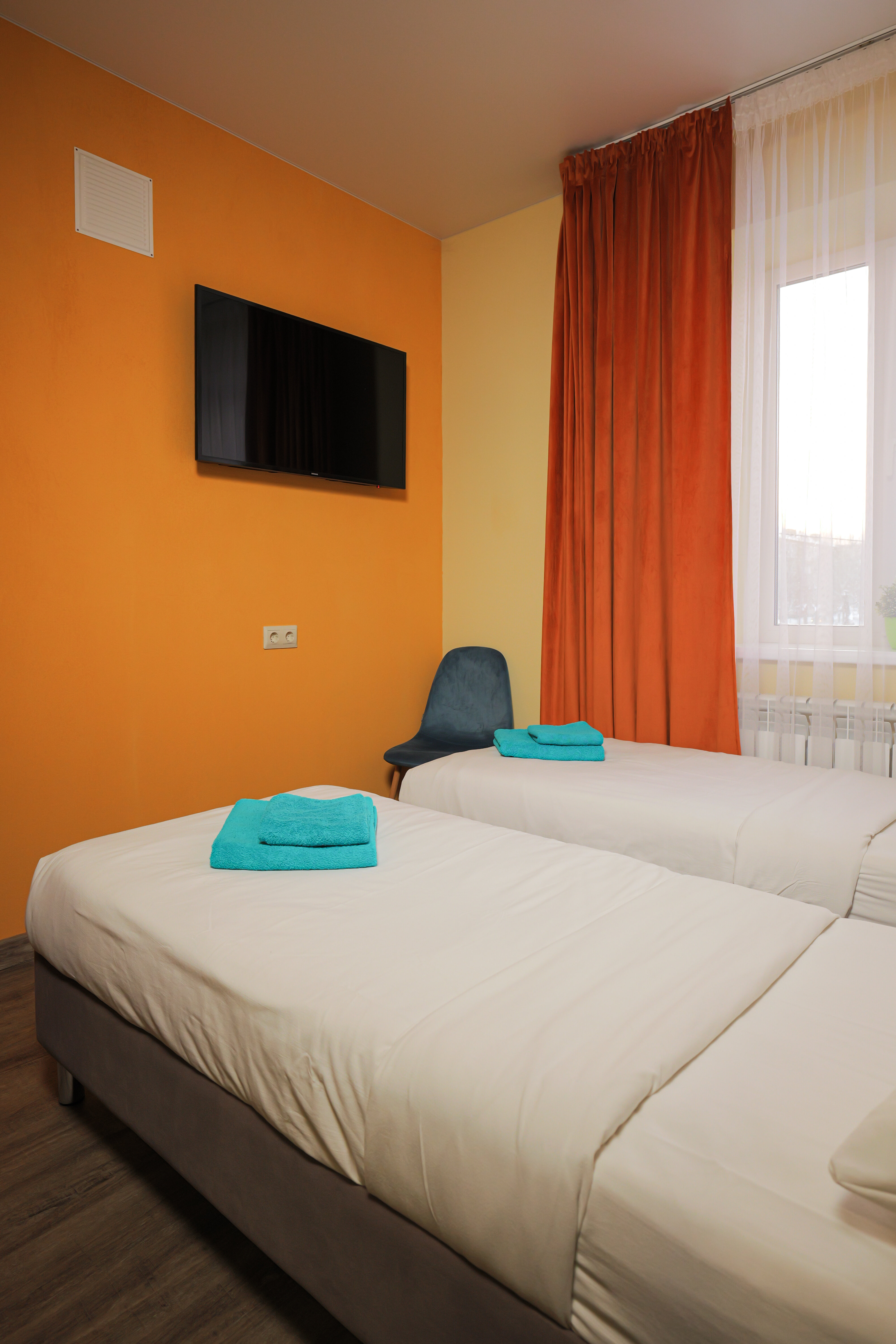 Двухместный номер с 2 отдельными кроватями и общей ванной комнатой