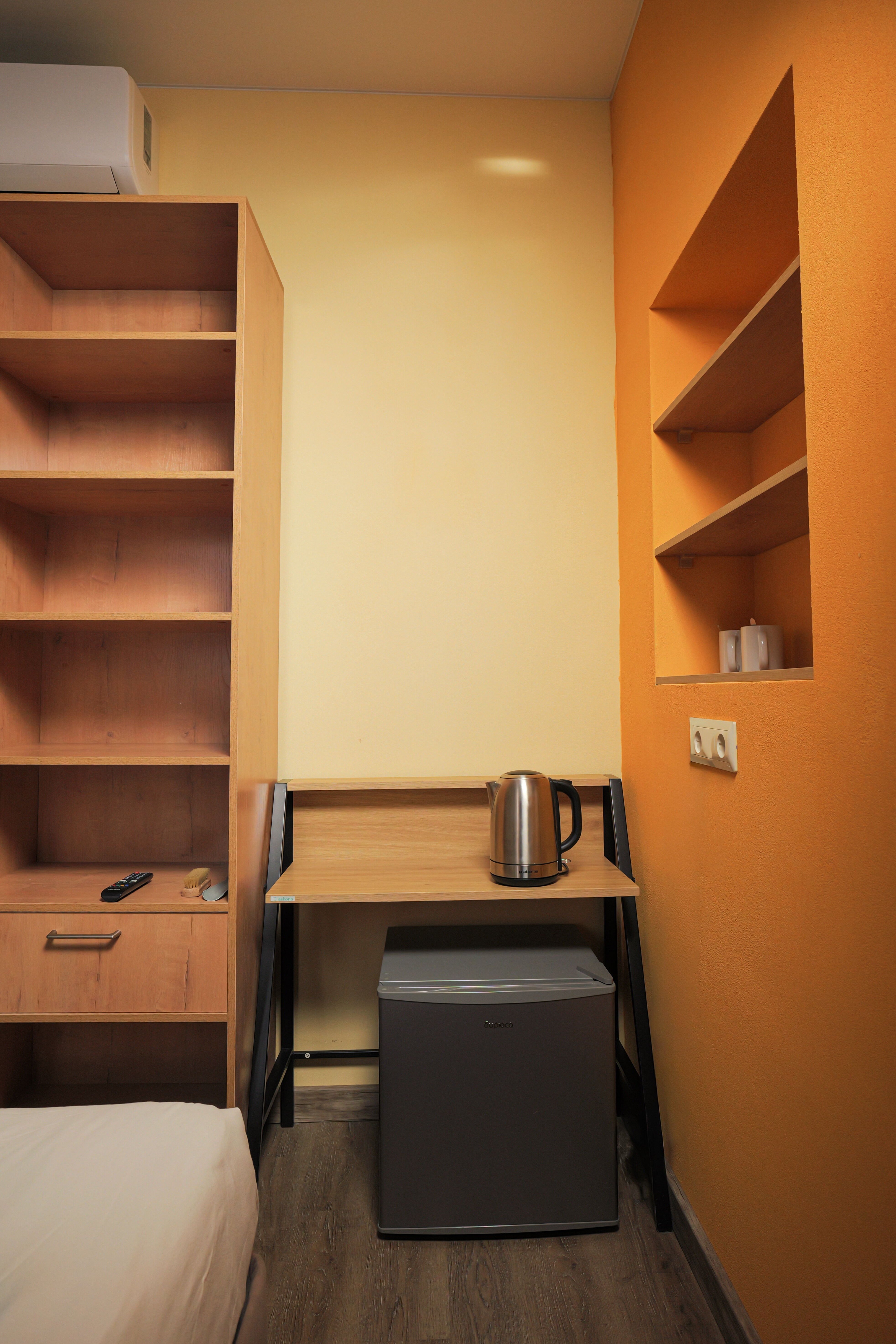 Двухместный номер с 2 отдельными кроватями и общей ванной комнатой