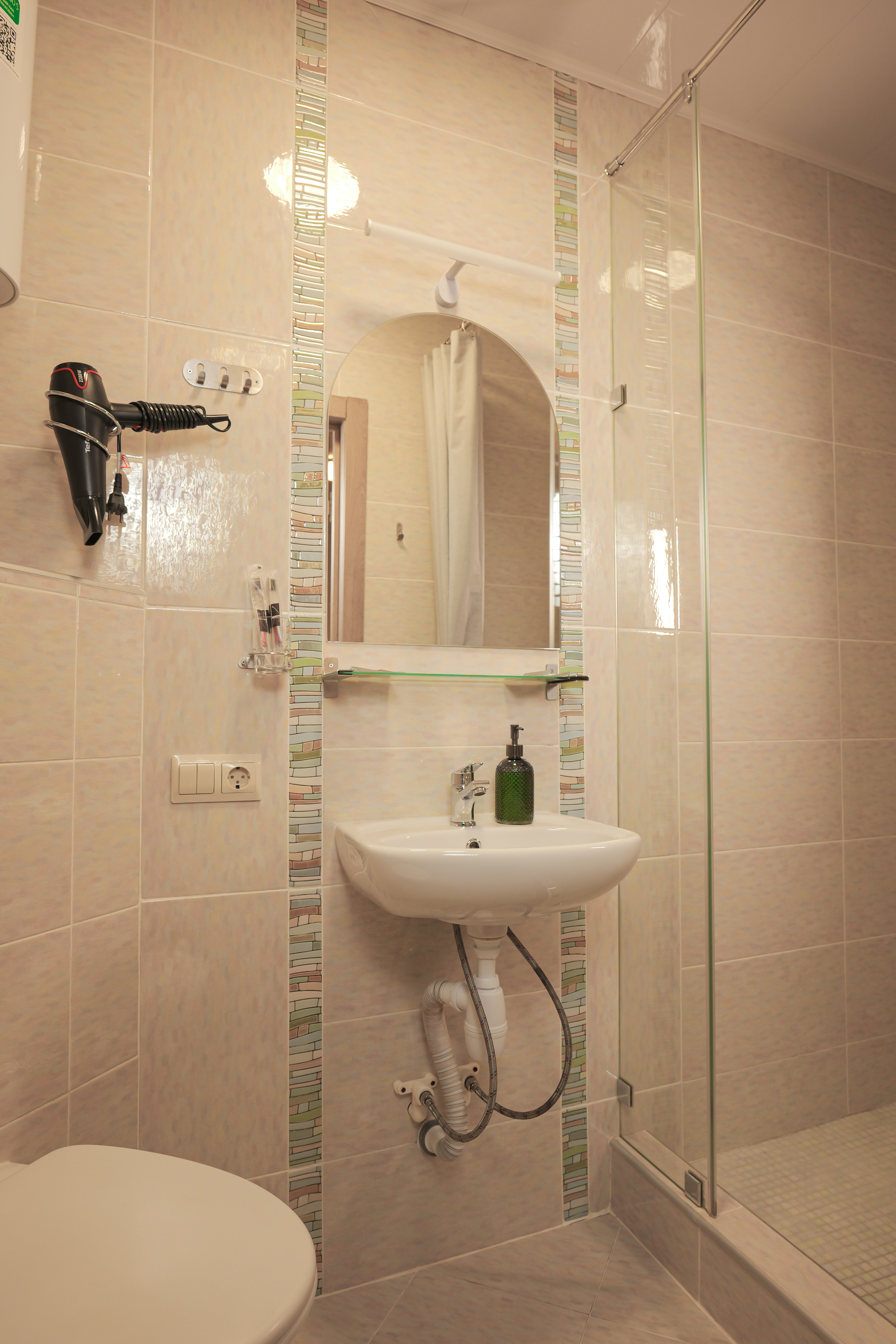 Трехместный номер «Комфорт» с душем