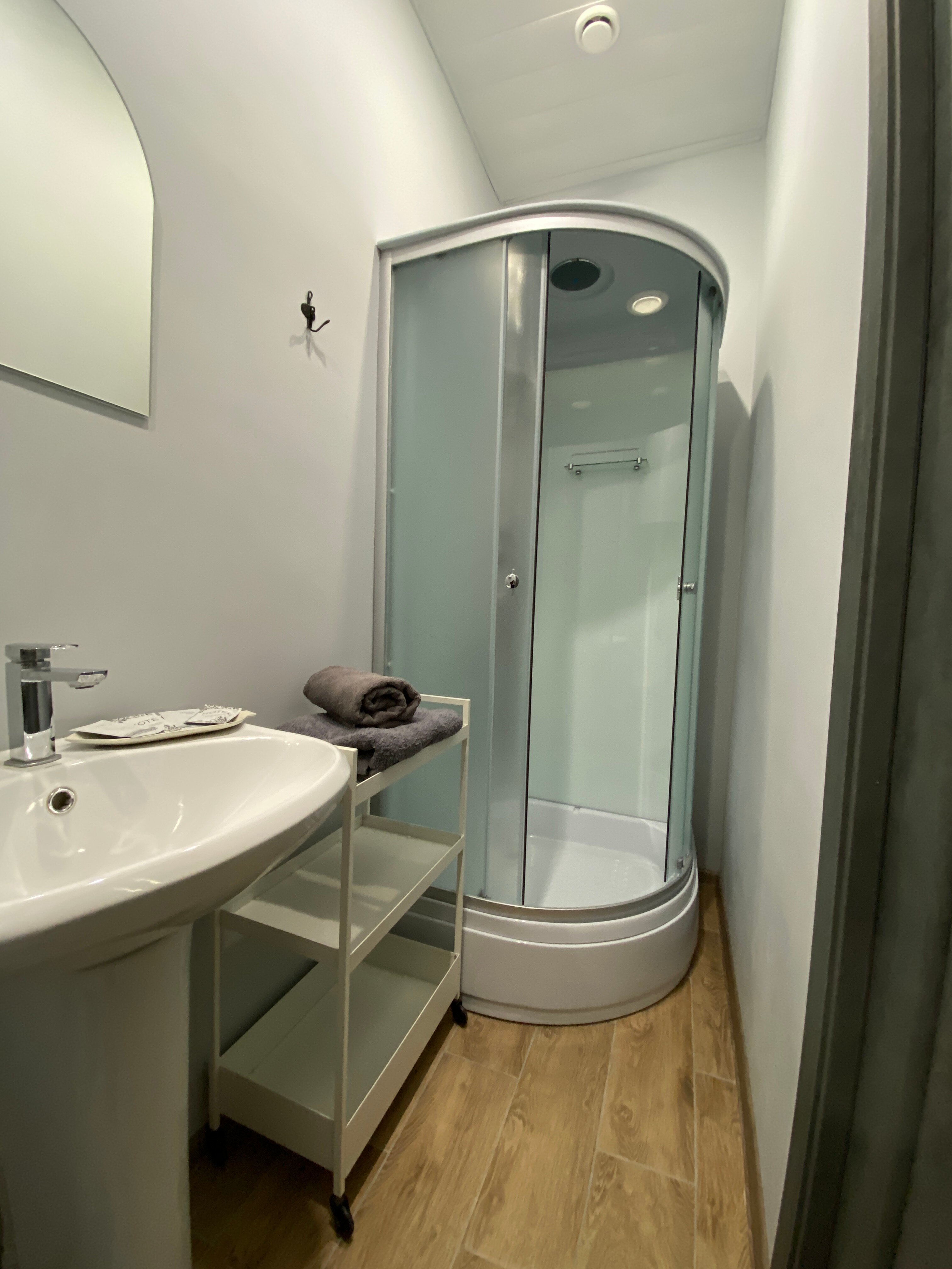 Стандартный номер с 2 односпальными кроватями и диваном