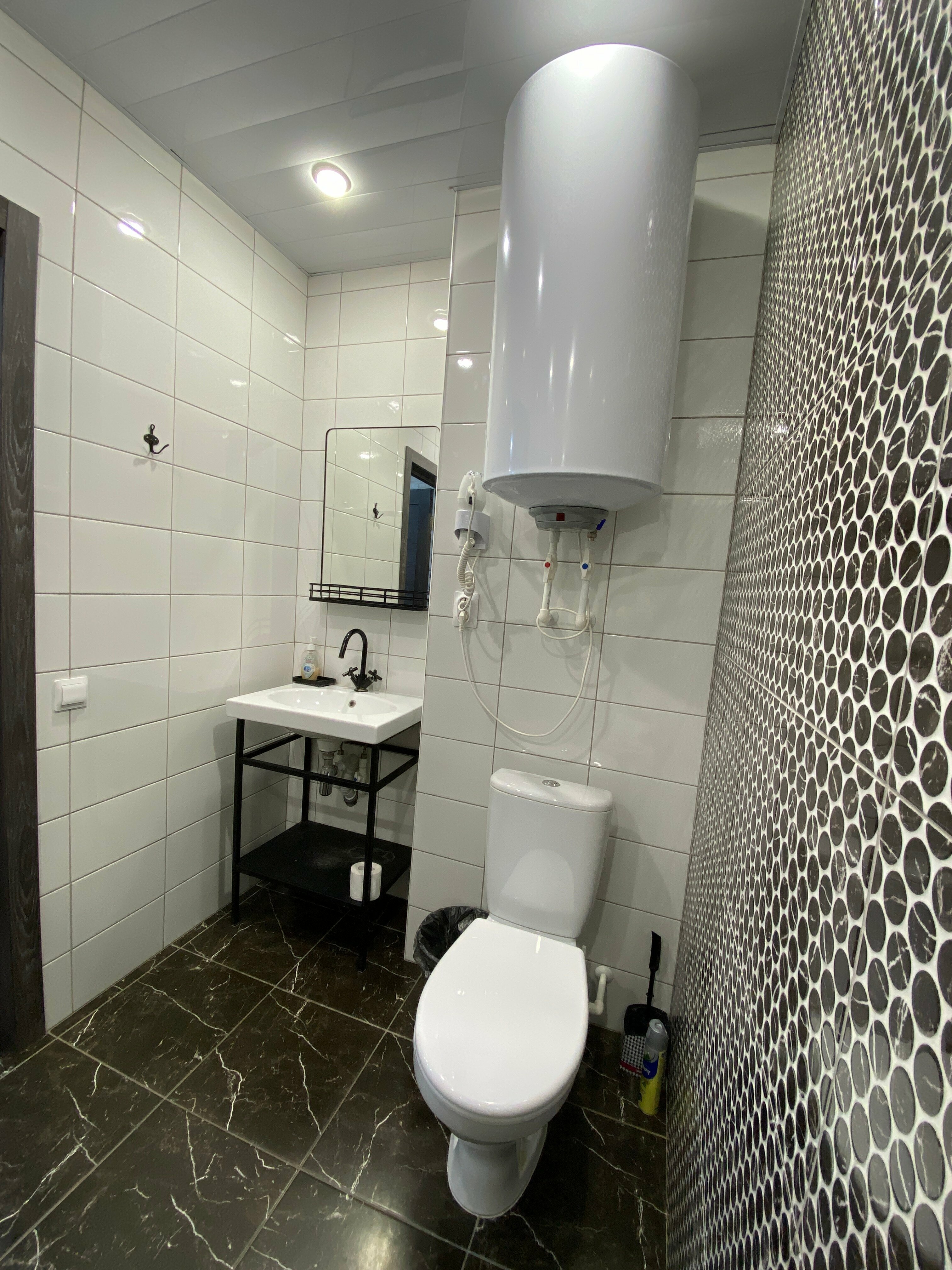 Двухместный номер с двуспальной кроватью и дополнительной кроватью