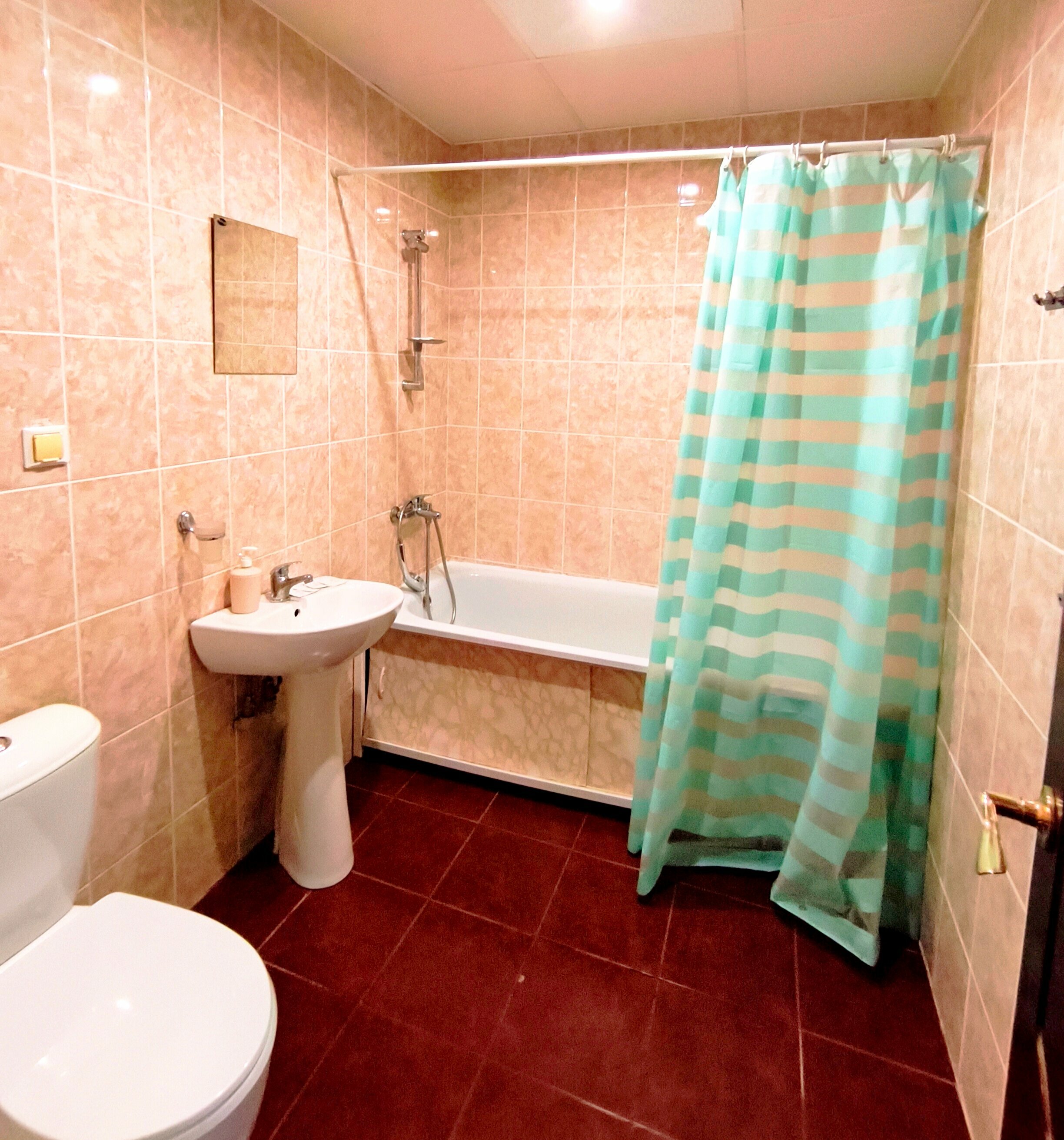 Cемейный номер с собственной ванной комнатой