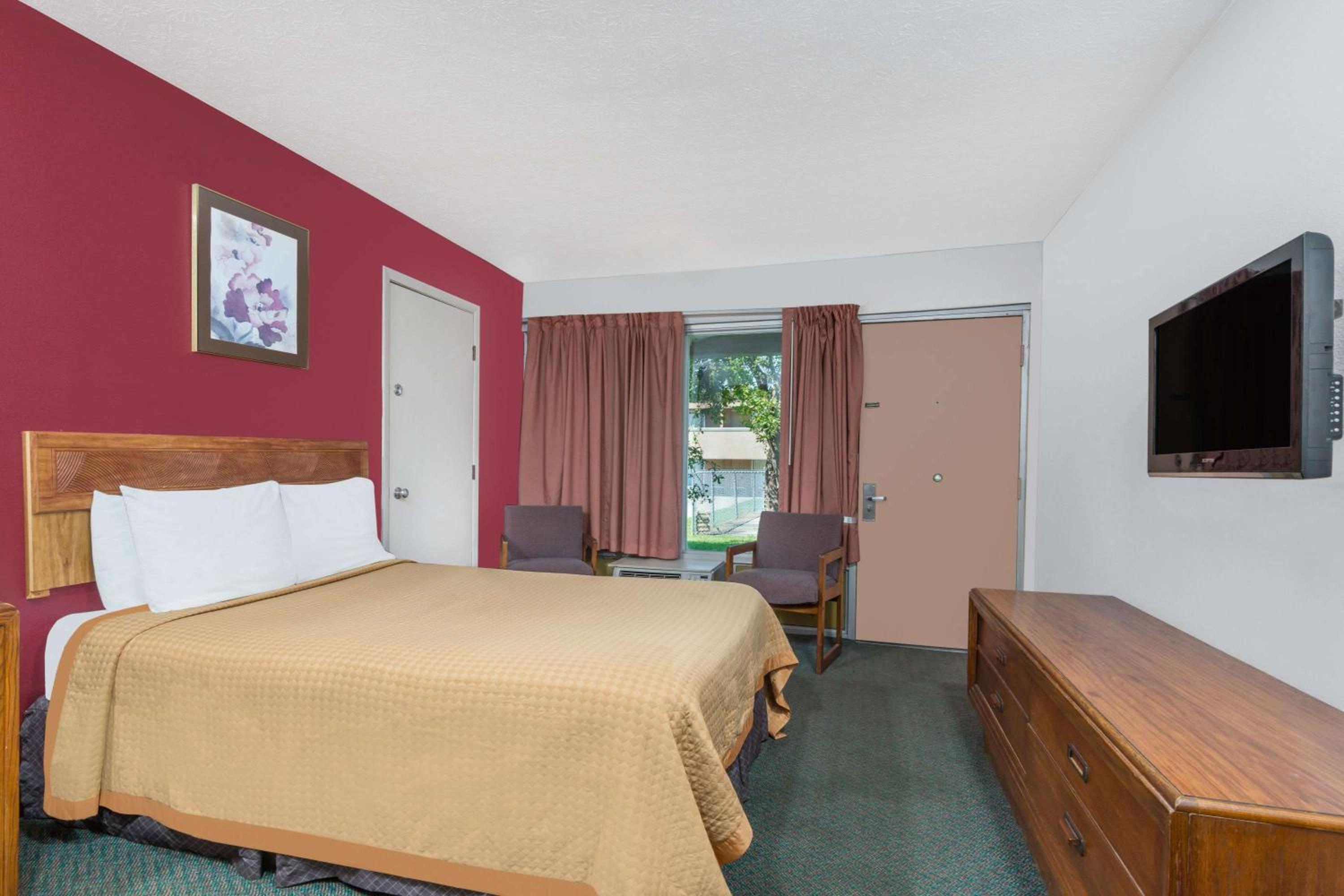 Deluxe Double Room with Two Double Beds - Non-Smoking