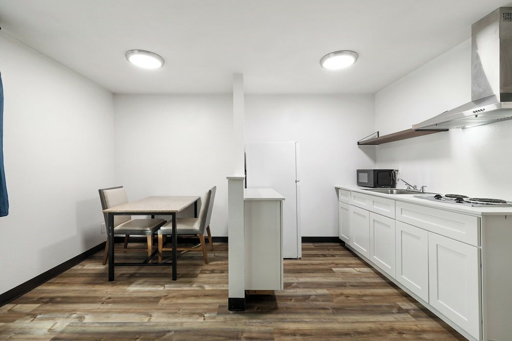 Deluxe Suite, 1 King Bed, Kitchenette