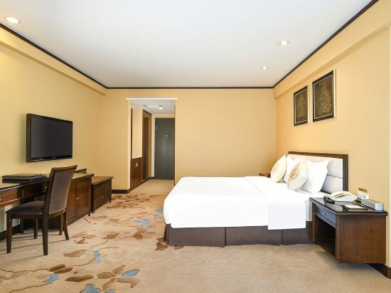 Business Queen Room