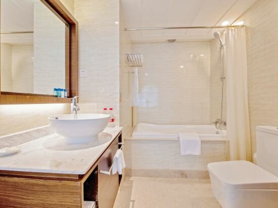 Business Queen Room