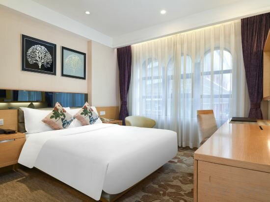 Business Queen Room