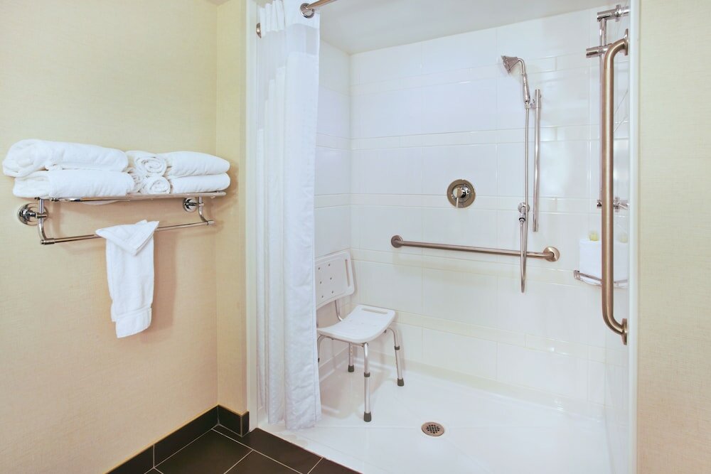 Suite, 1 King Bed, Accessible (Comm, Mobility, Roll Shwr)