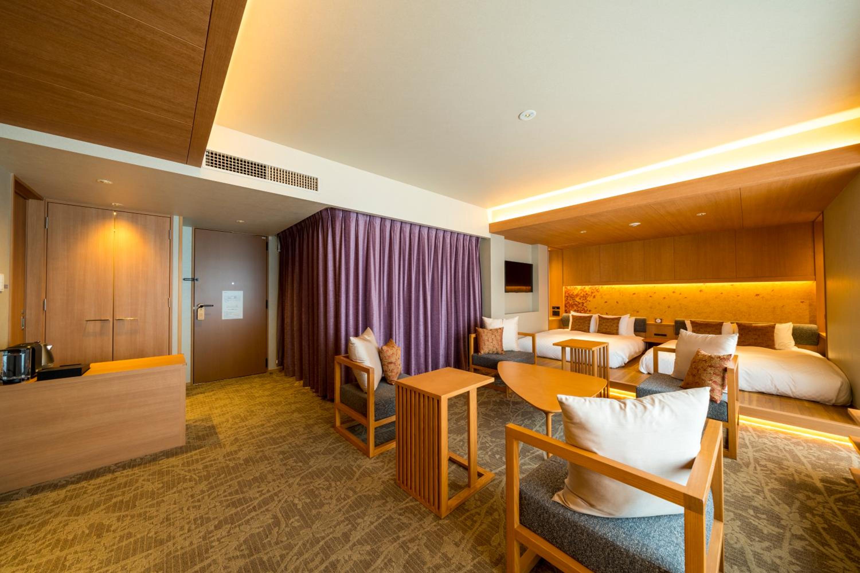 Signature Theater Suite Room
