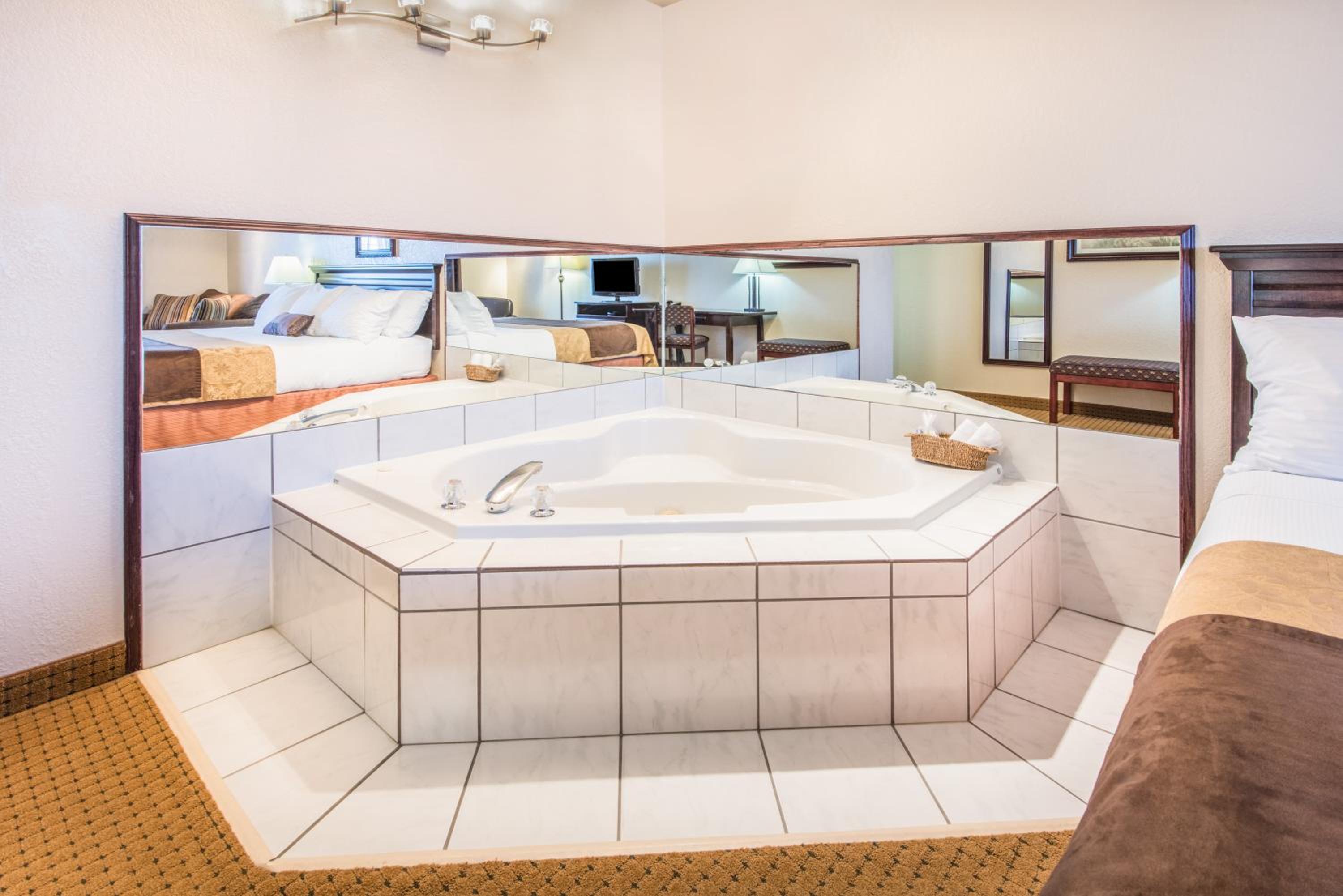 King Suite with Hot Tub - Non-Smoking