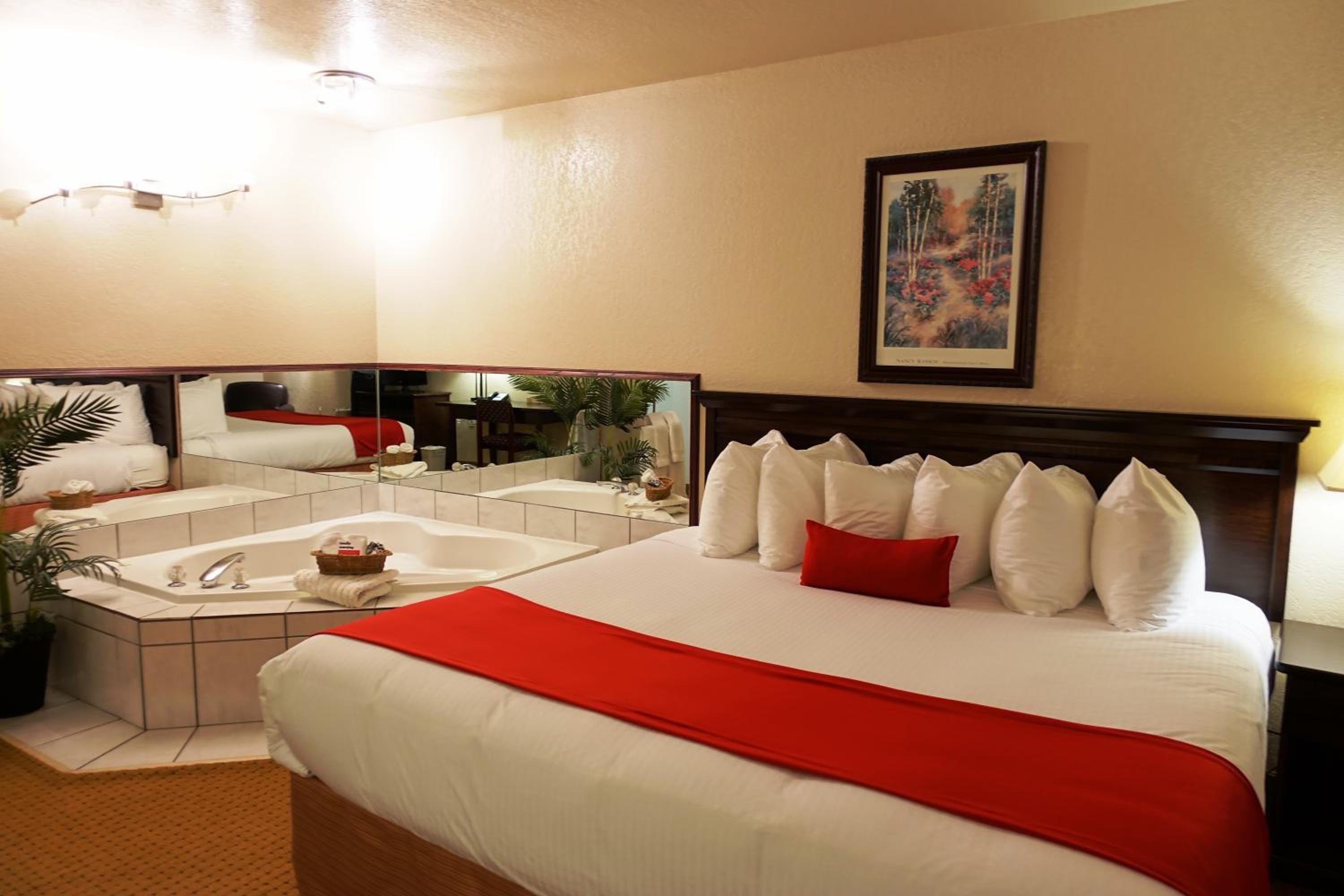 King Suite with Hot Tub - Non-Smoking