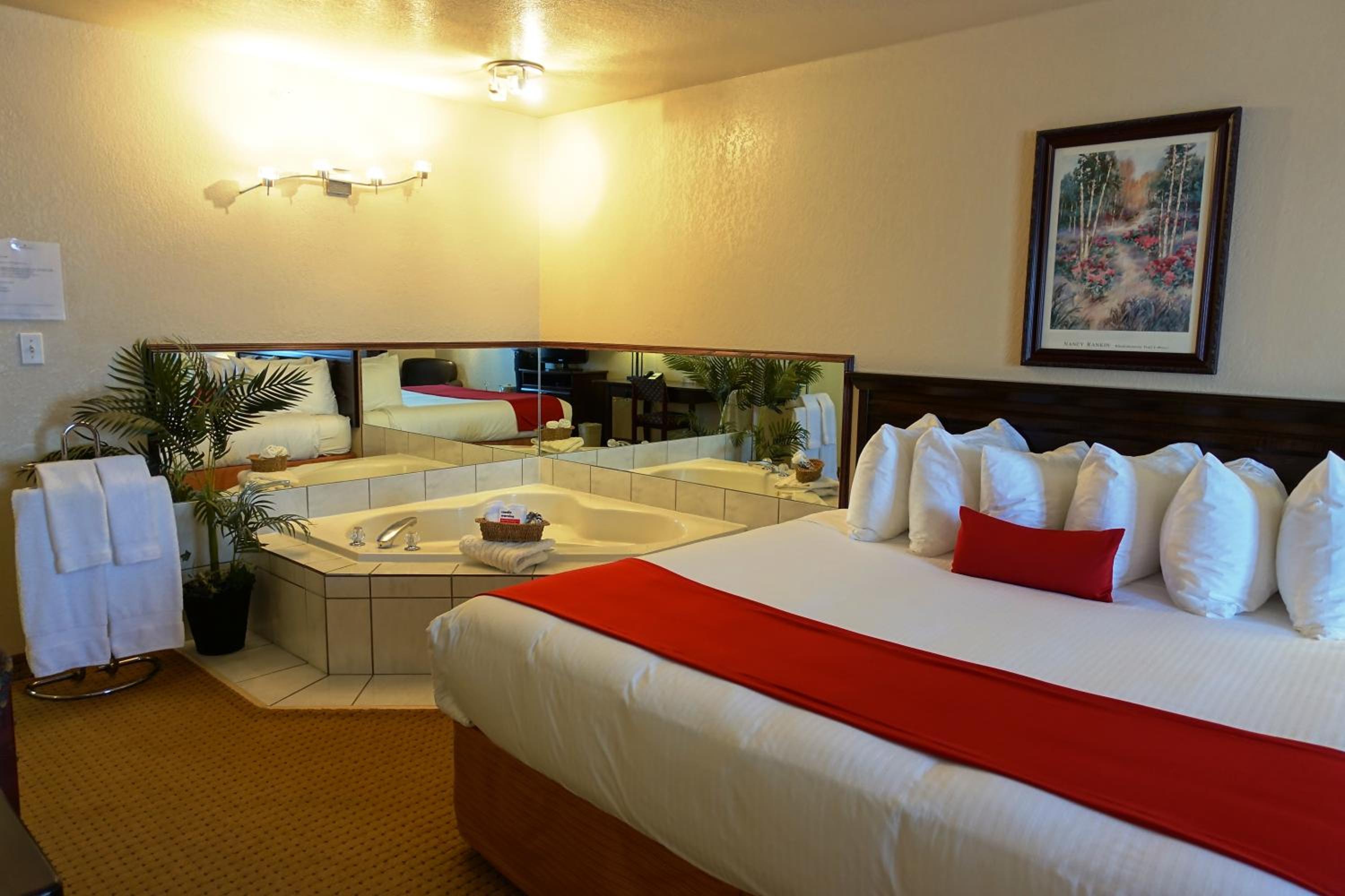 King Suite with Hot Tub - Non-Smoking