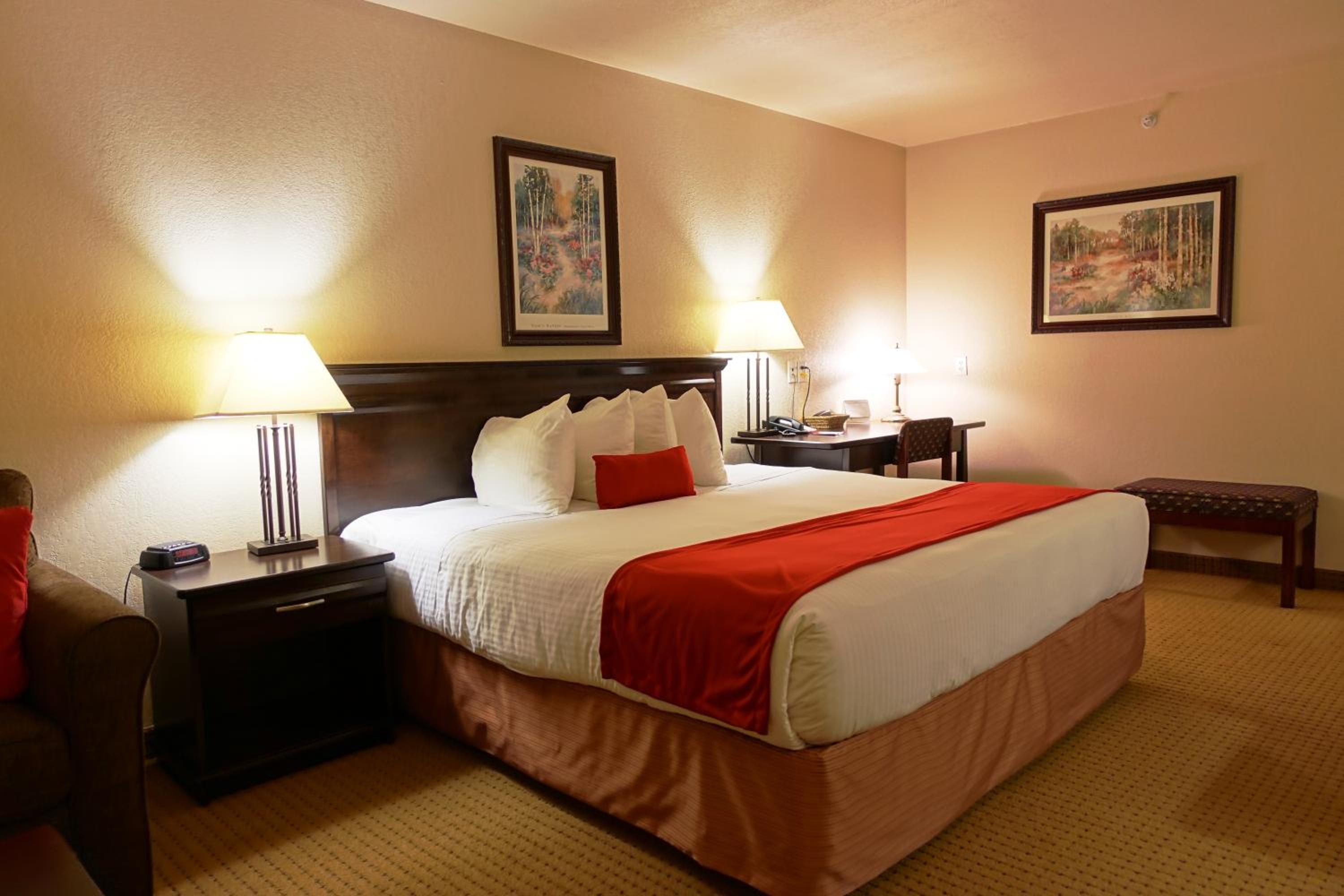 King Suite with Hot Tub - Non-Smoking