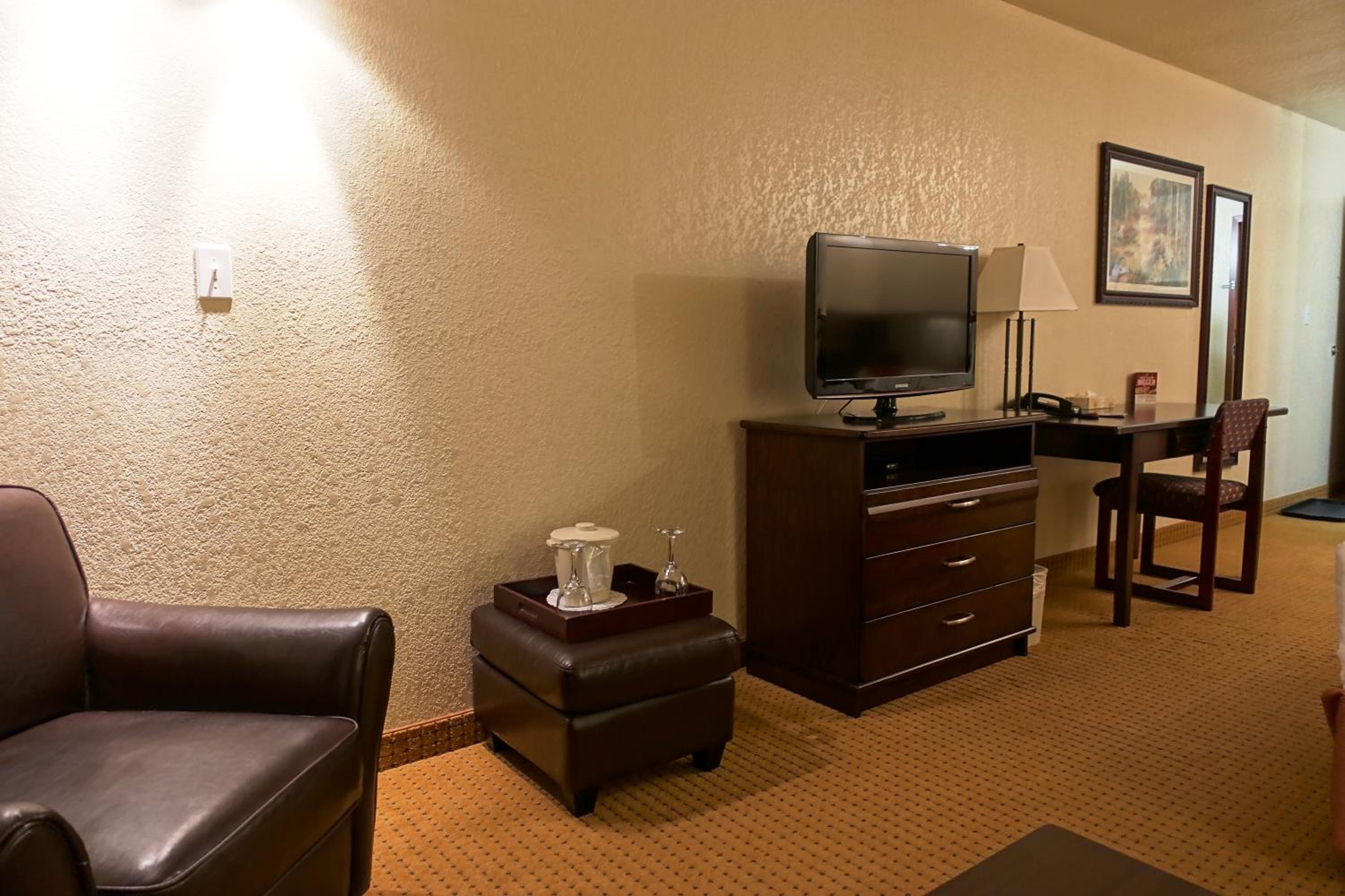 King Suite with Hot Tub - Non-Smoking