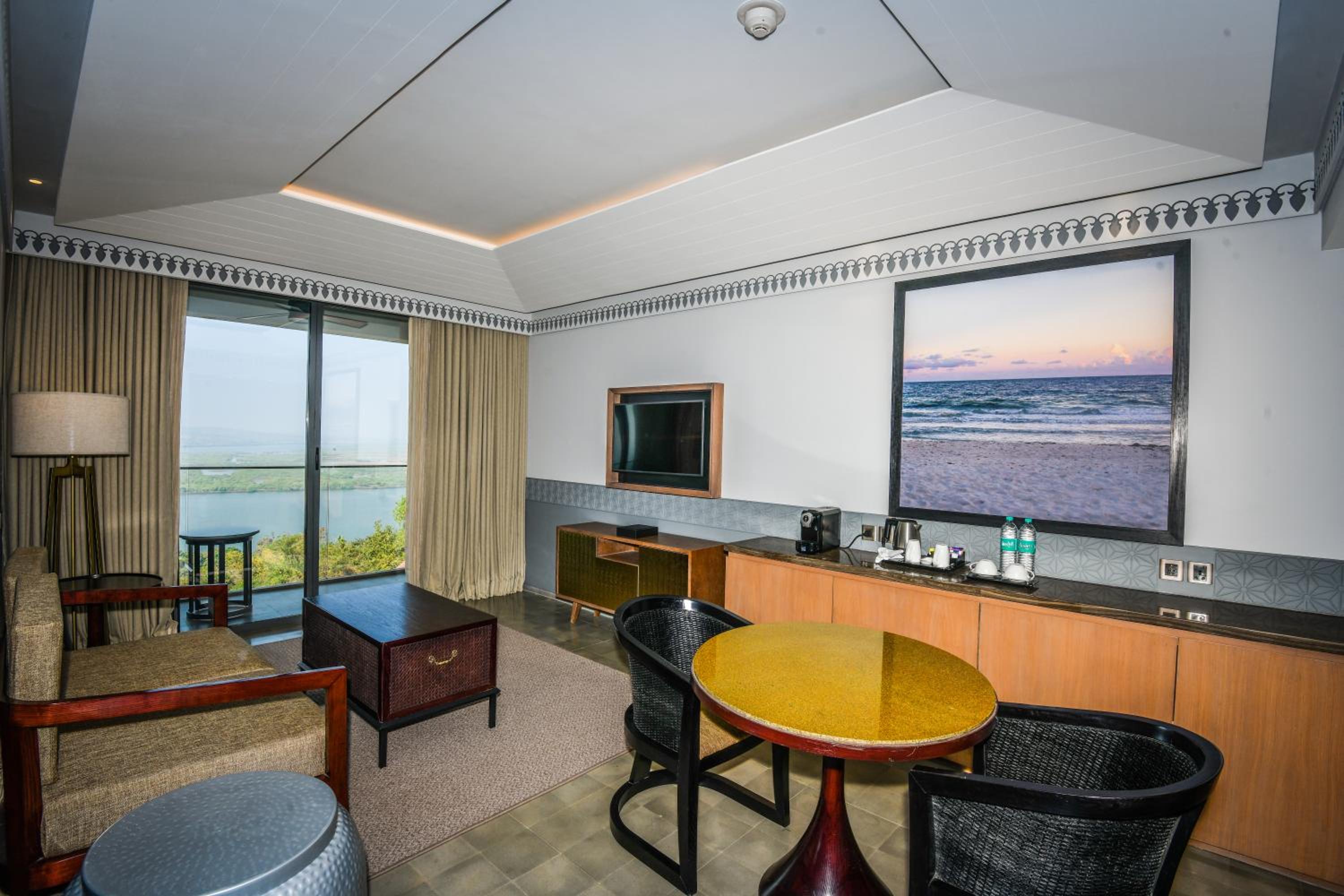 Deluxe Suite River View with Balcony