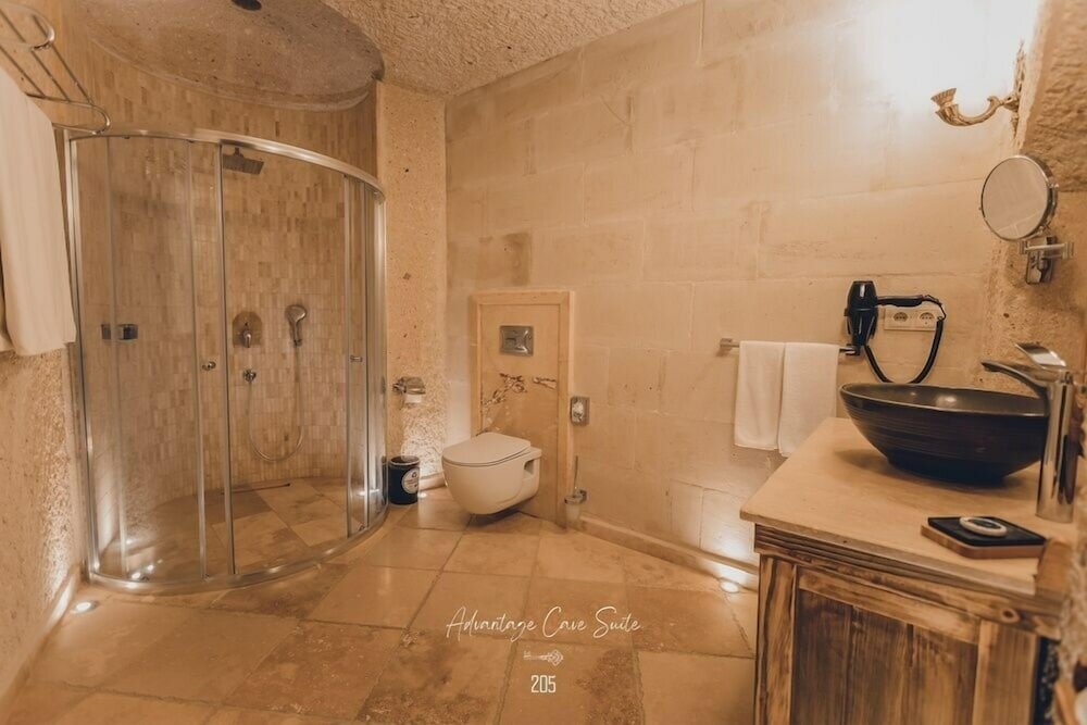 Advantage Cave Suite