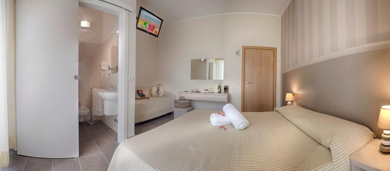 Double or Twin Room with Side Sea View