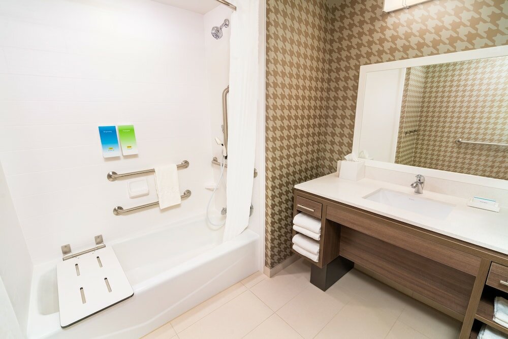 Studio, 2 Queen Beds, Accessible, Bathtub