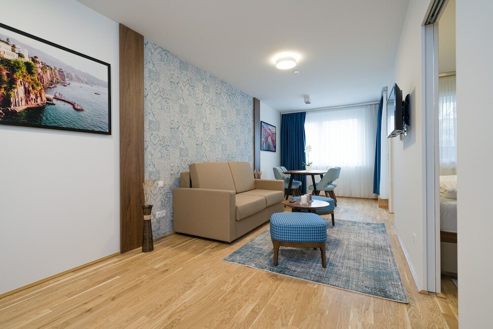 Deluxe Apartment (Top 3)