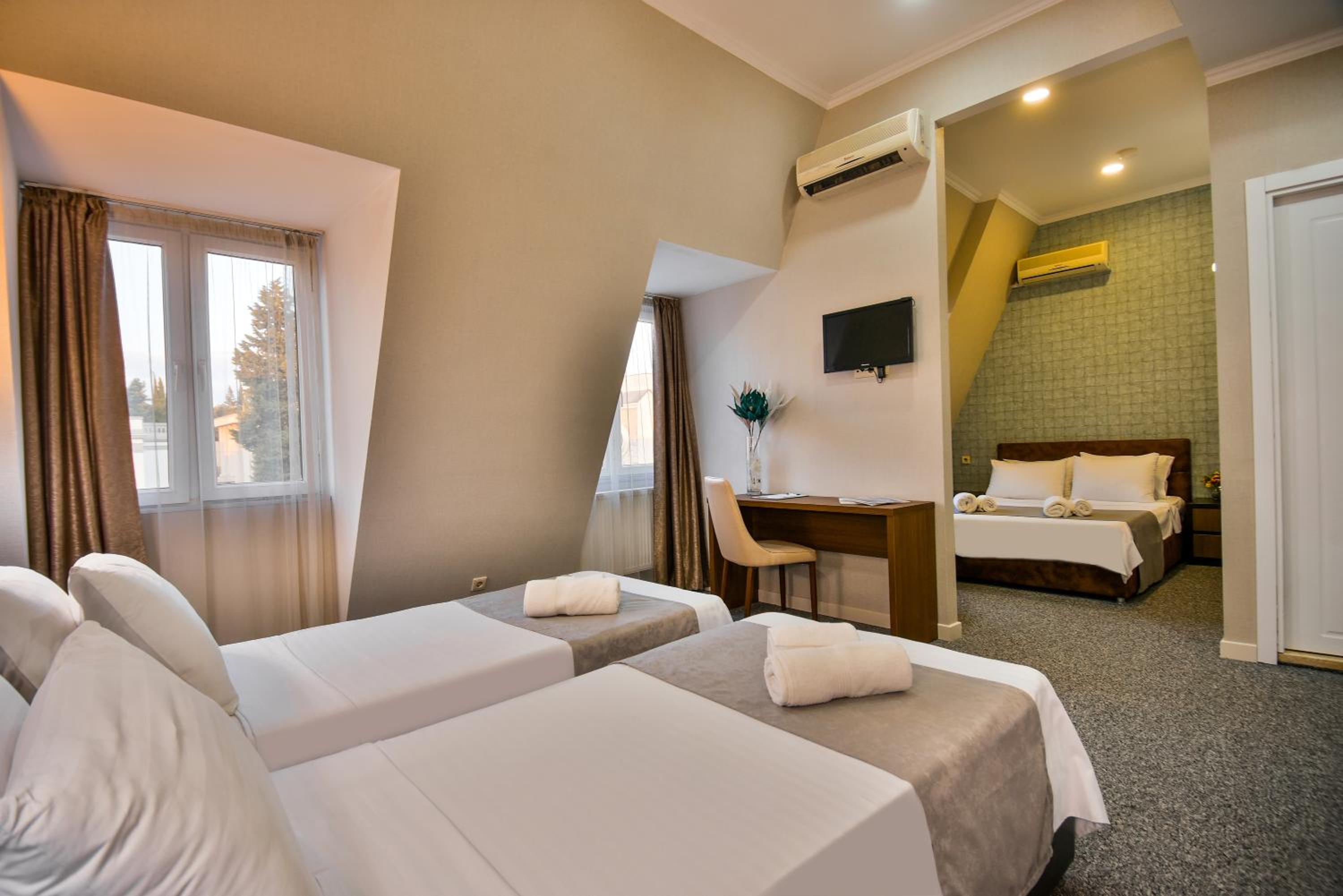 Family Room with City View 