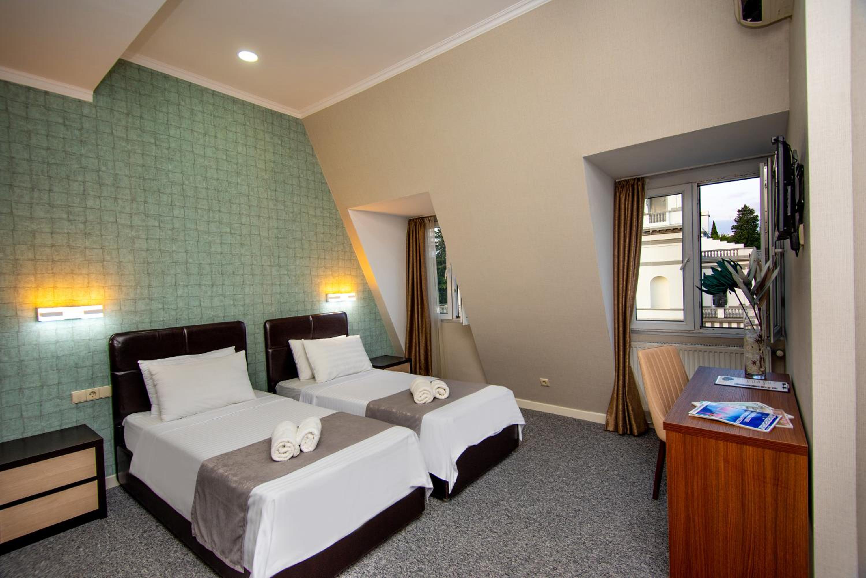 Family Room with City View 