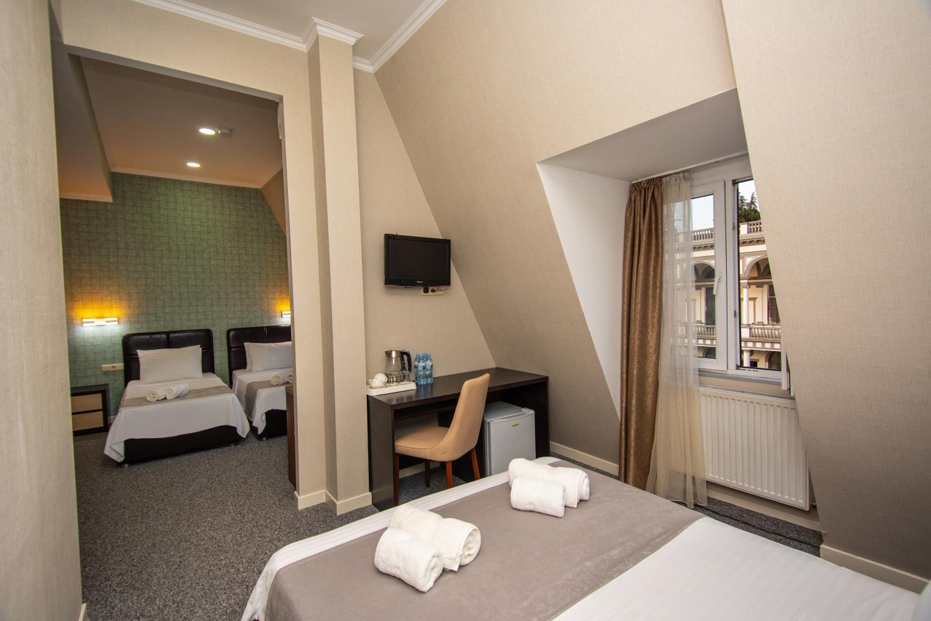 Family Room with City View 