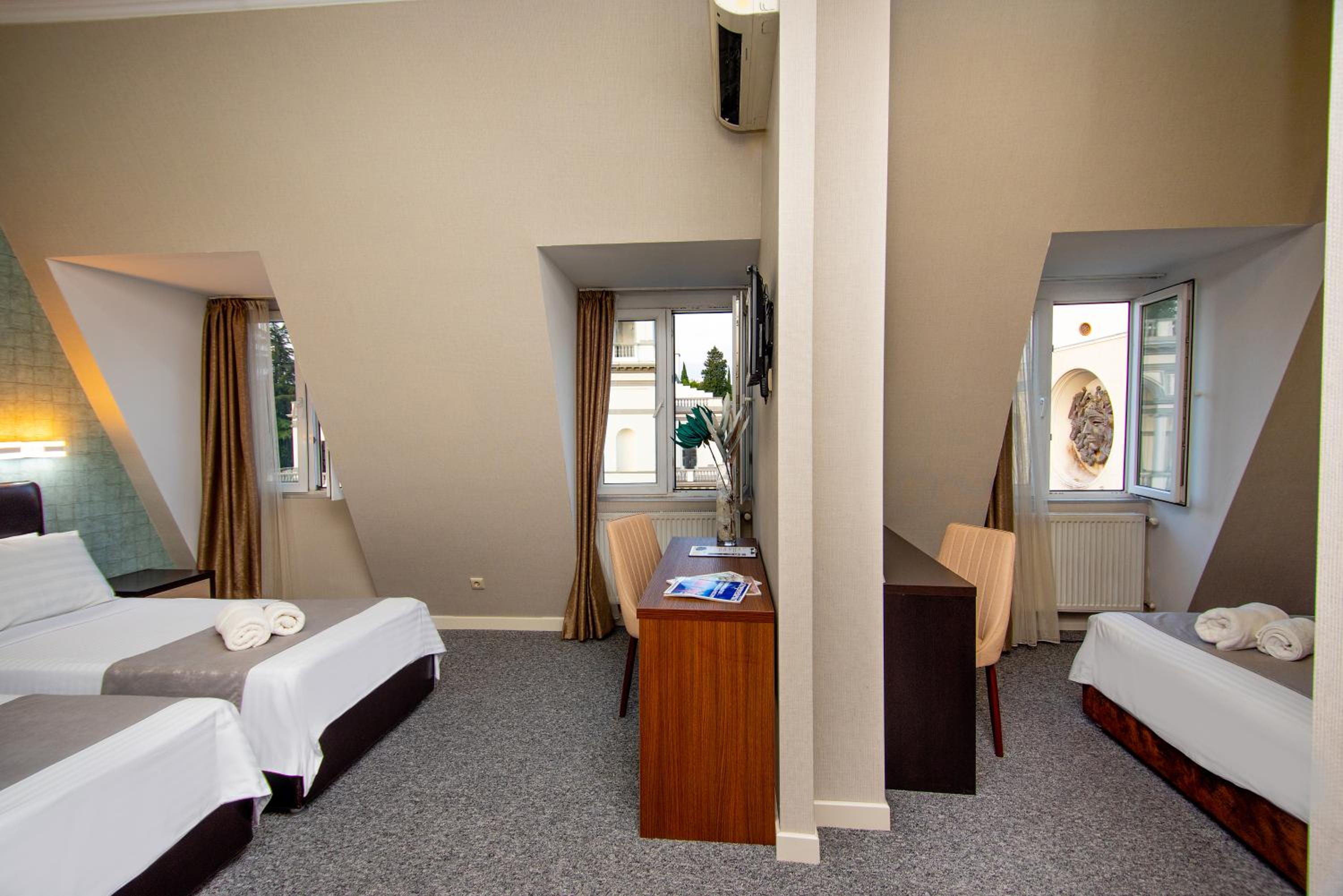 Family Room with City View 