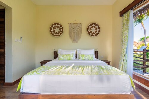 Tembo Family Suite + Bali Safari Entrance & Safari Journey в Mara River Safari Lodge