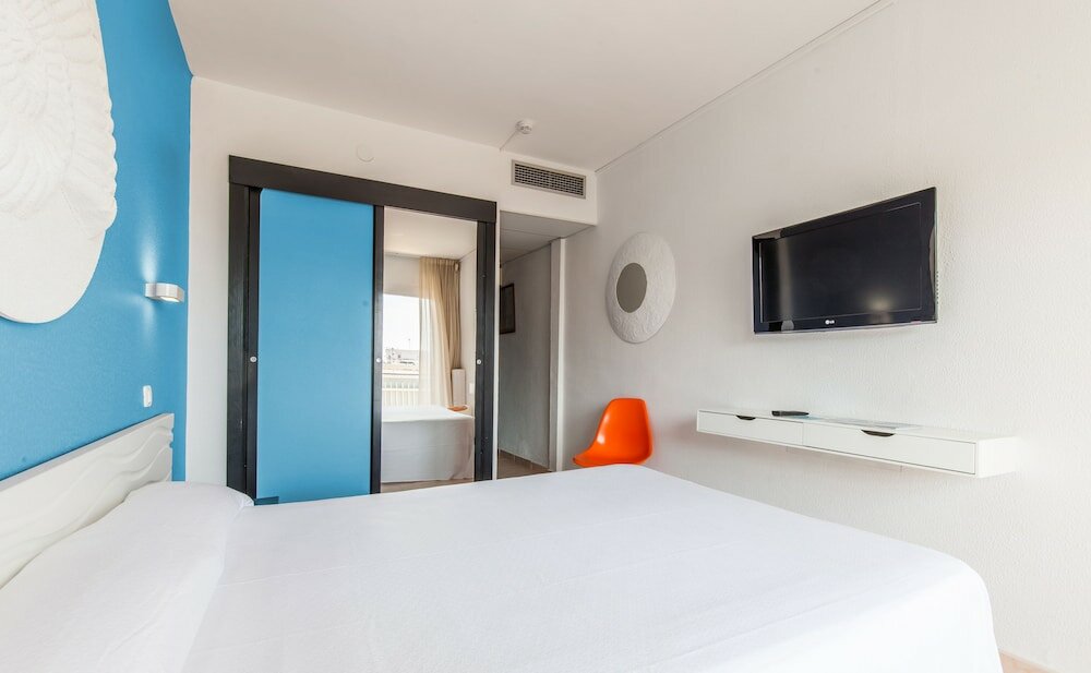 Double Room (2 or 3 Adults)