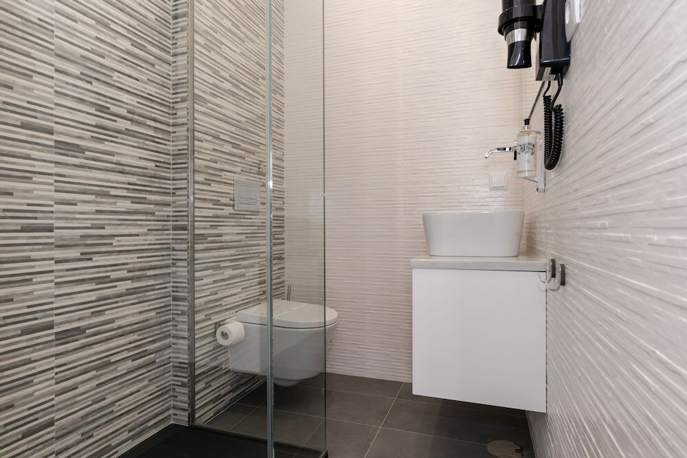 City Apartment, 5 Bedrooms, City View (Downtown Harmony)