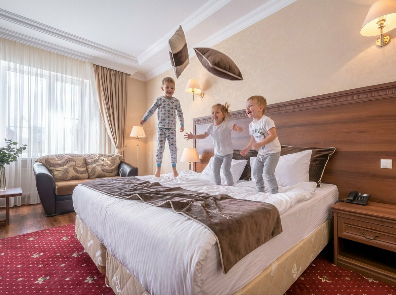 Полулюкс (просторный, с высокими потолками — 3,2 метра)