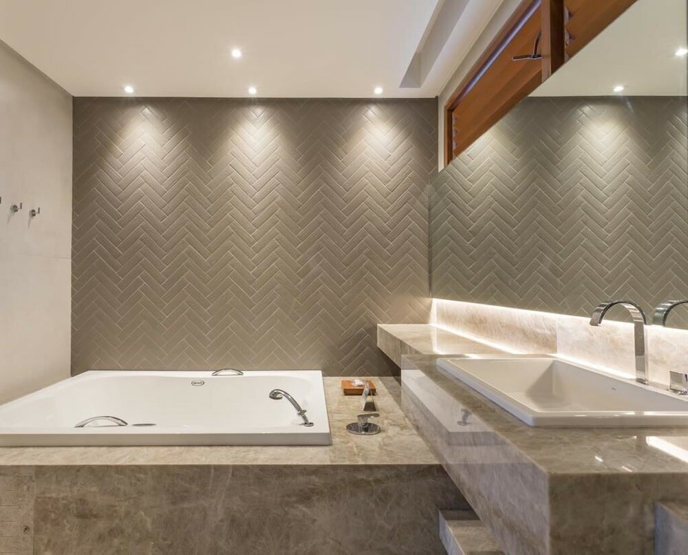 Deluxe Room, Jetted Tub