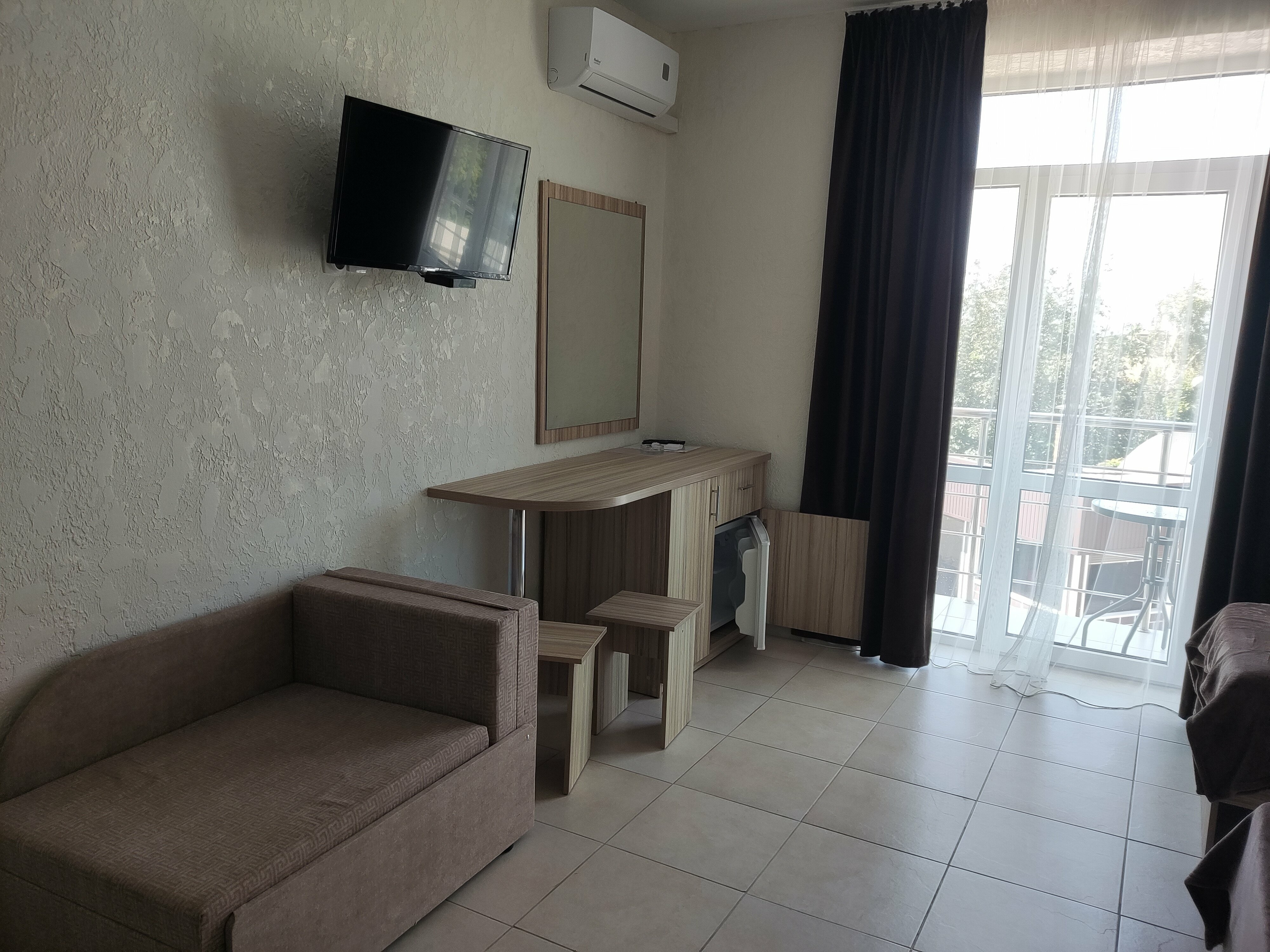 Трехместный номер с балконом