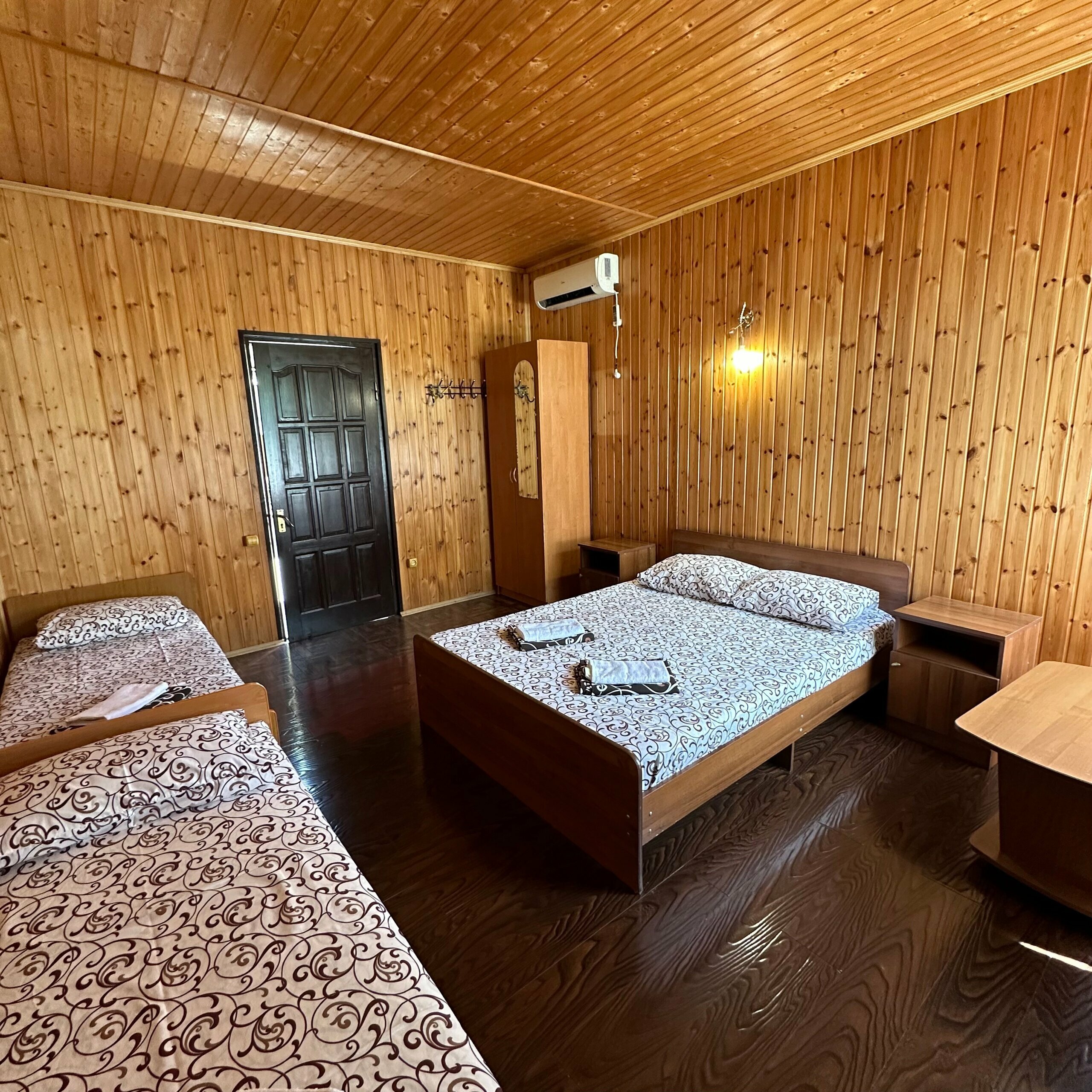 Четырехместный номер в 2-комнатном домике